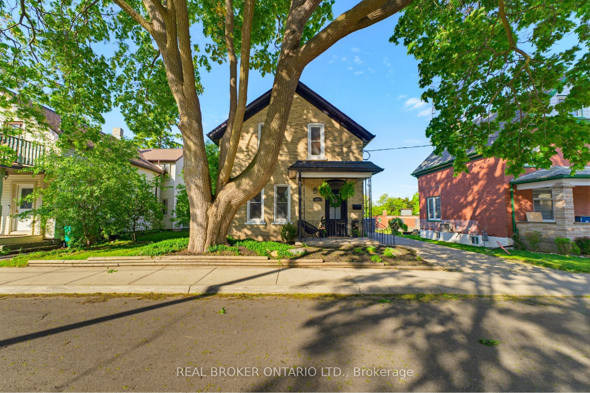 440 Duke Street W, Kitchener, ON N2H 3Y8 photo 3