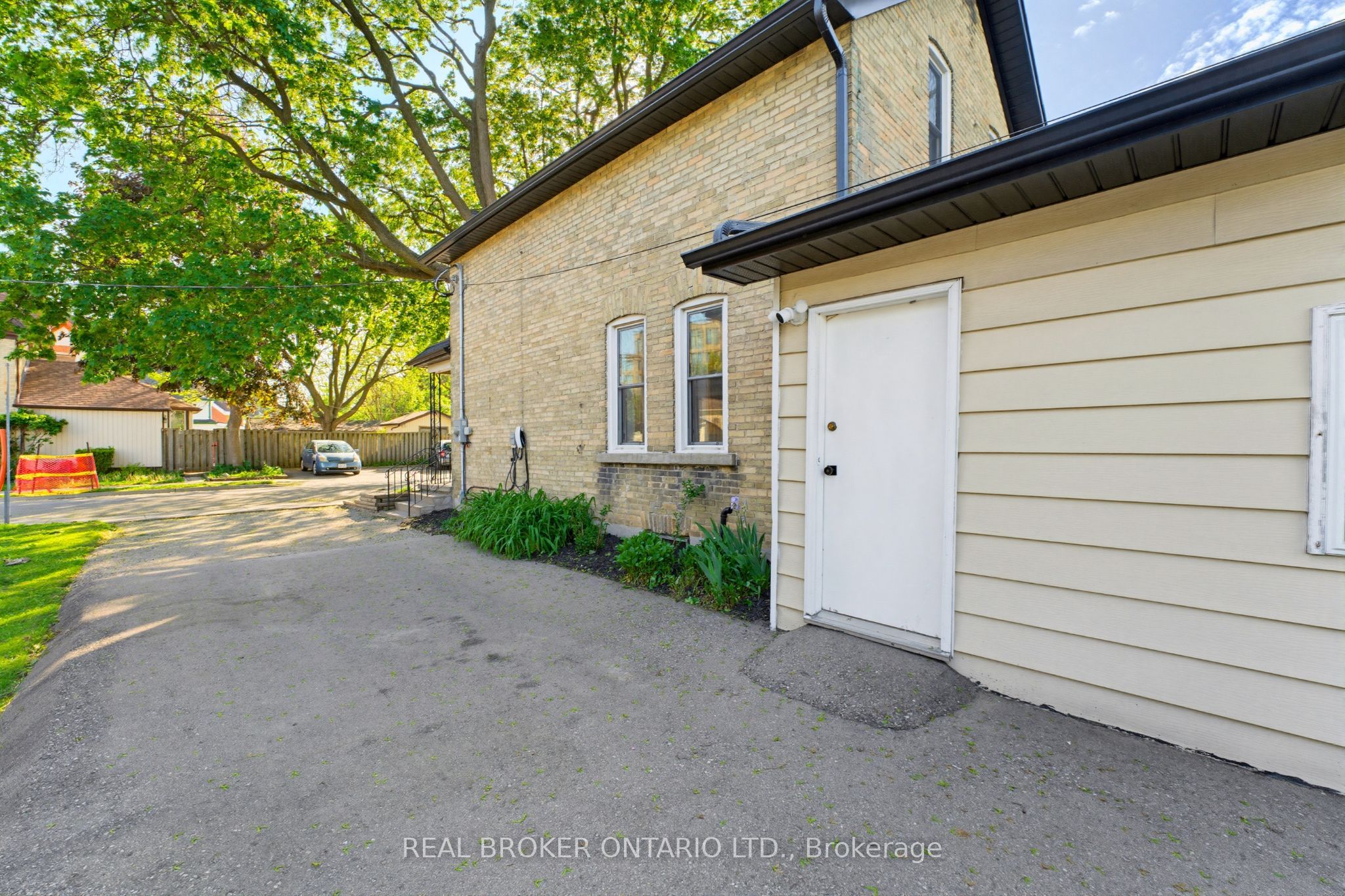 440 Duke Street W, Kitchener, ON N2H 3Y8 photo 5