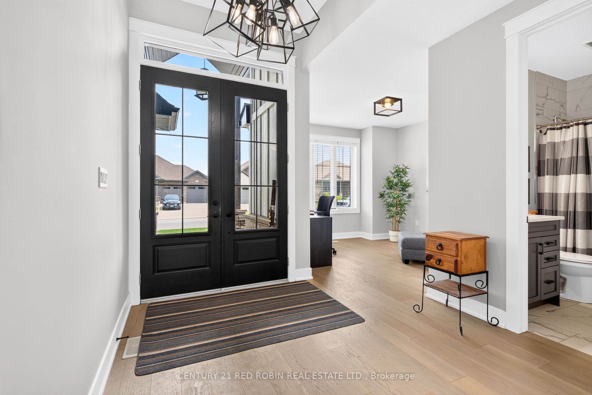 35 Elliot Street, Strathroy-Caradoc, ON N7G 0H1 photo 3