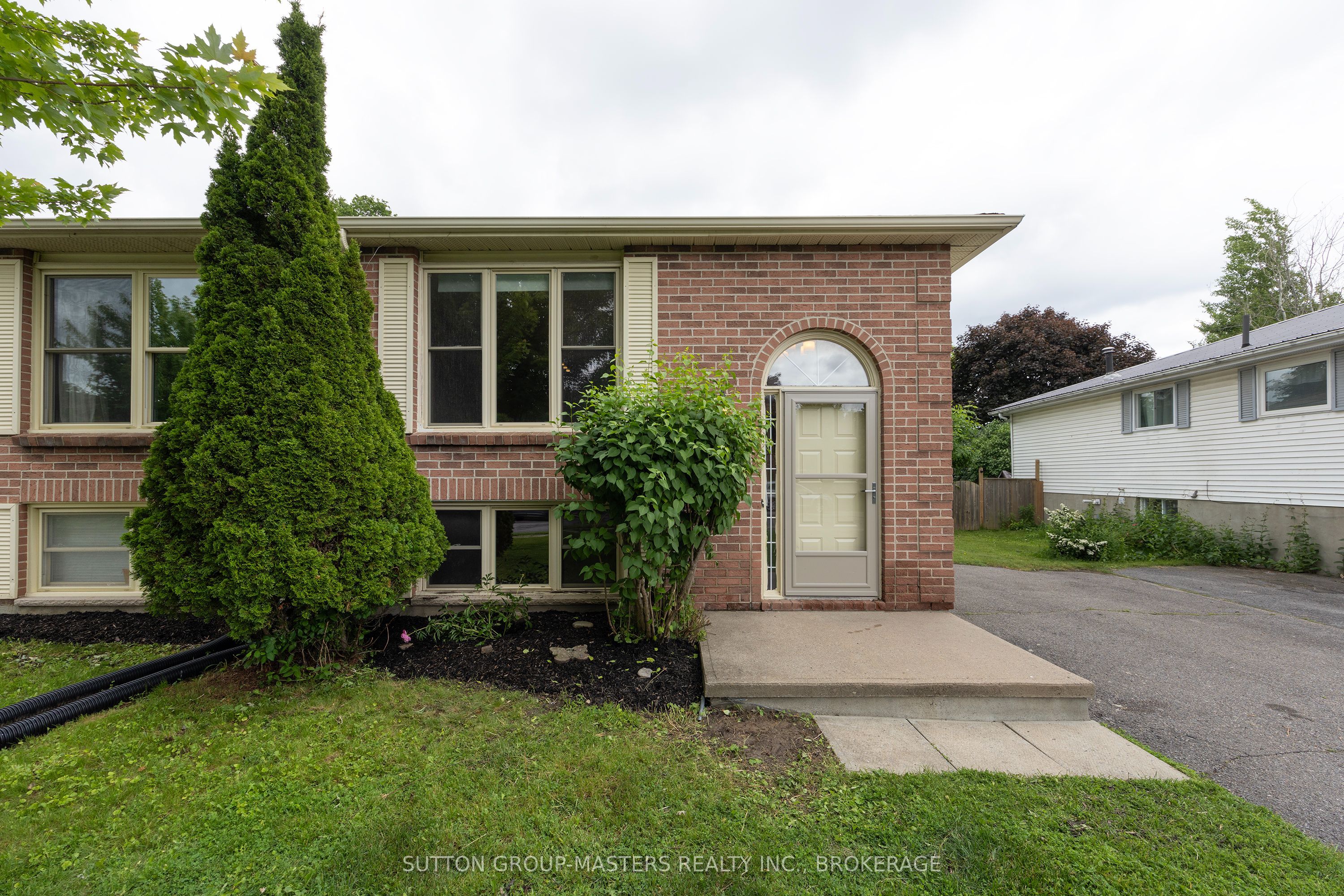 280 Owens Crescent, Kingston, ON K7M 8H6 photo 2