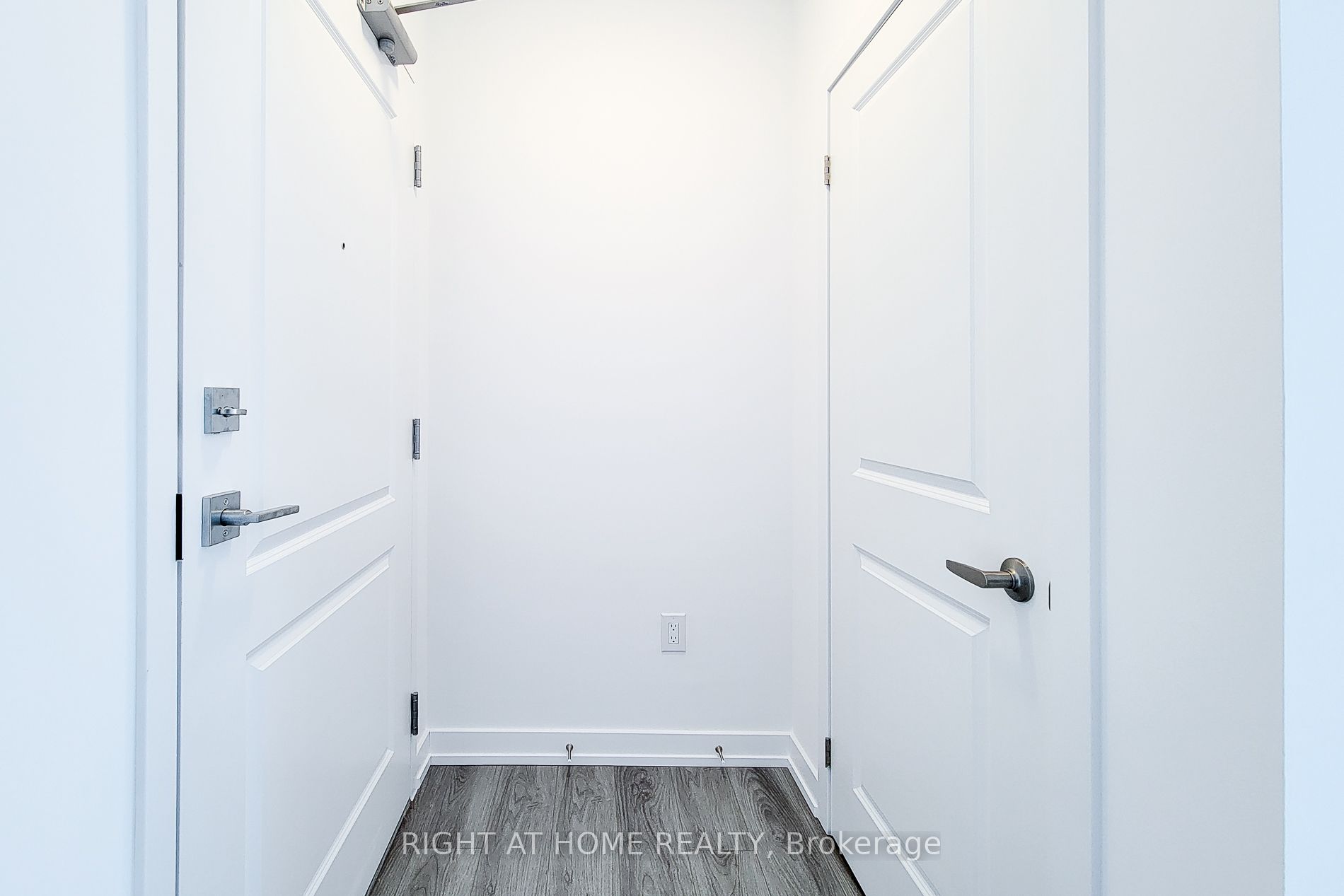 470 Dundas Street E 112, Hamilton, ON L8B 1Z2 photo 2