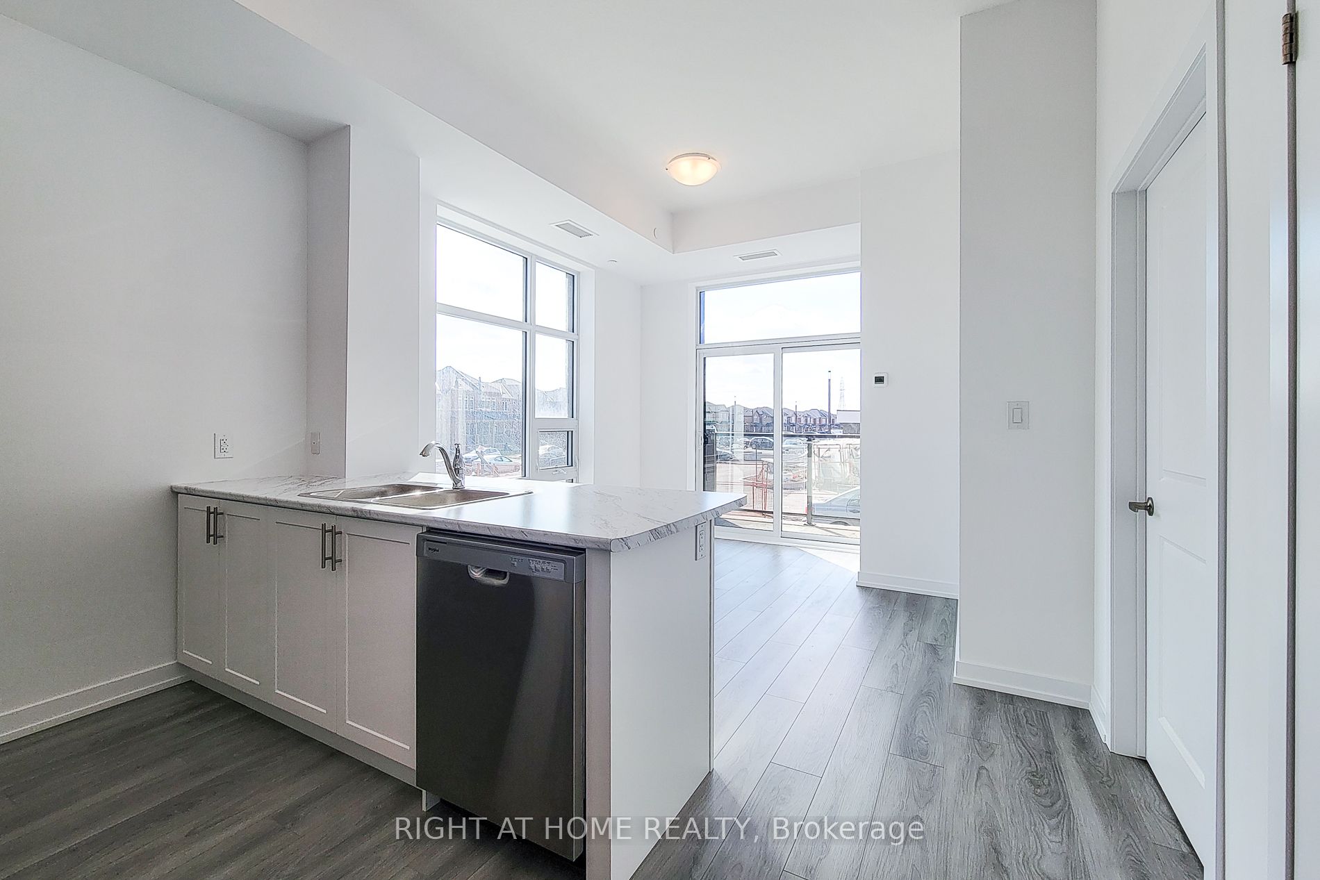 470 Dundas Street E 112, Hamilton, ON L8B 1Z2 photo 3