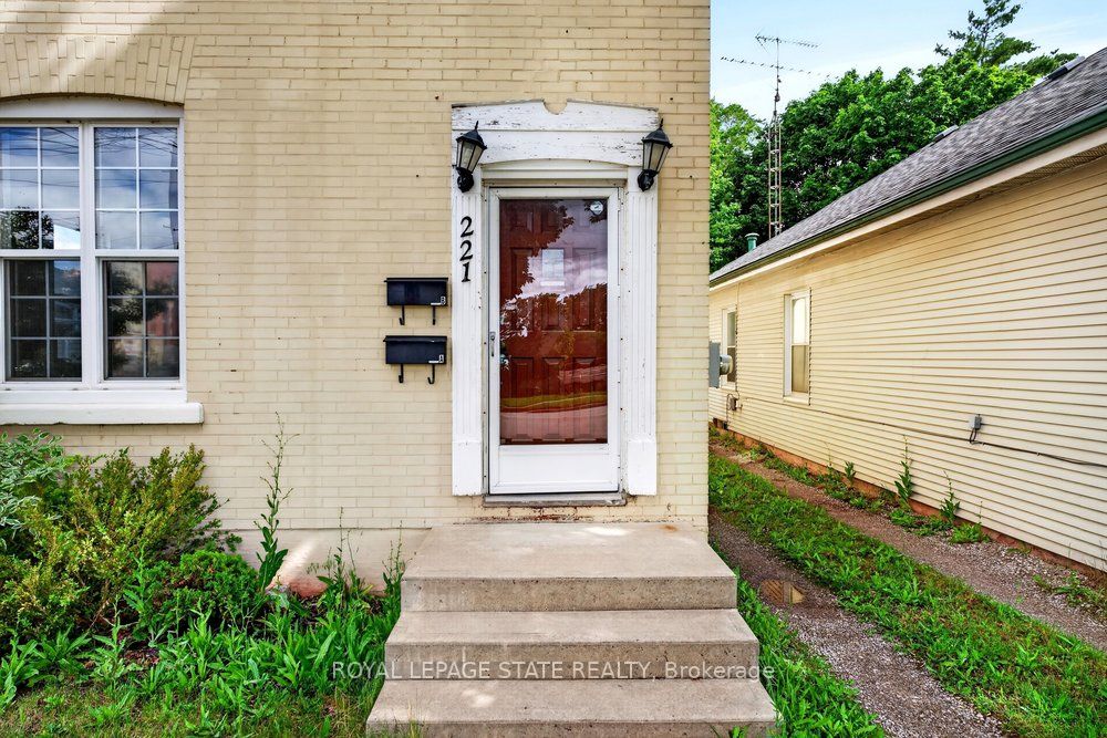 221 Grand River Avenue, Brantford, ON N3T 4Y3 photo 5