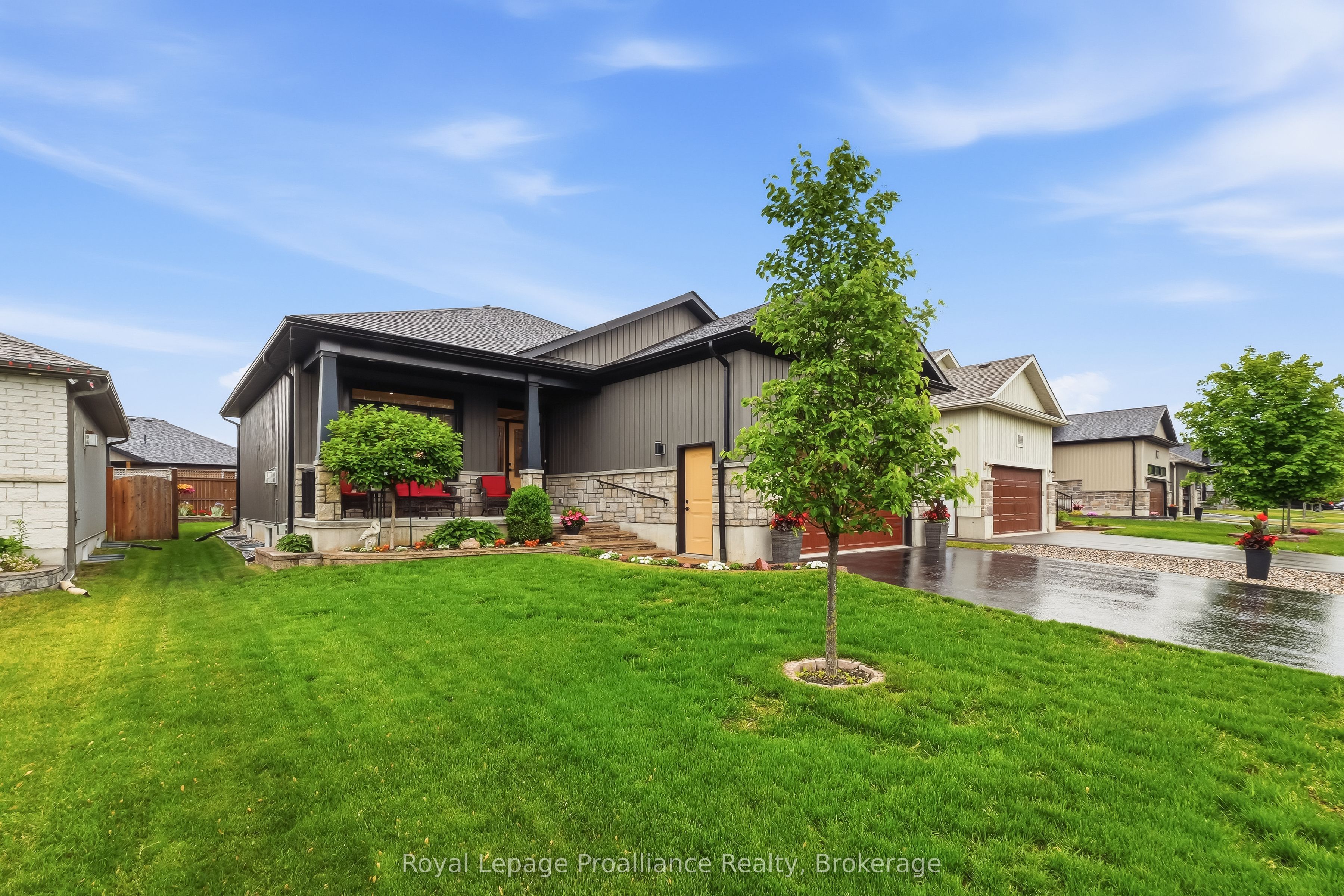 44 Ambrosia Terrace, Quinte West, ON K8V 0G6 photo 2