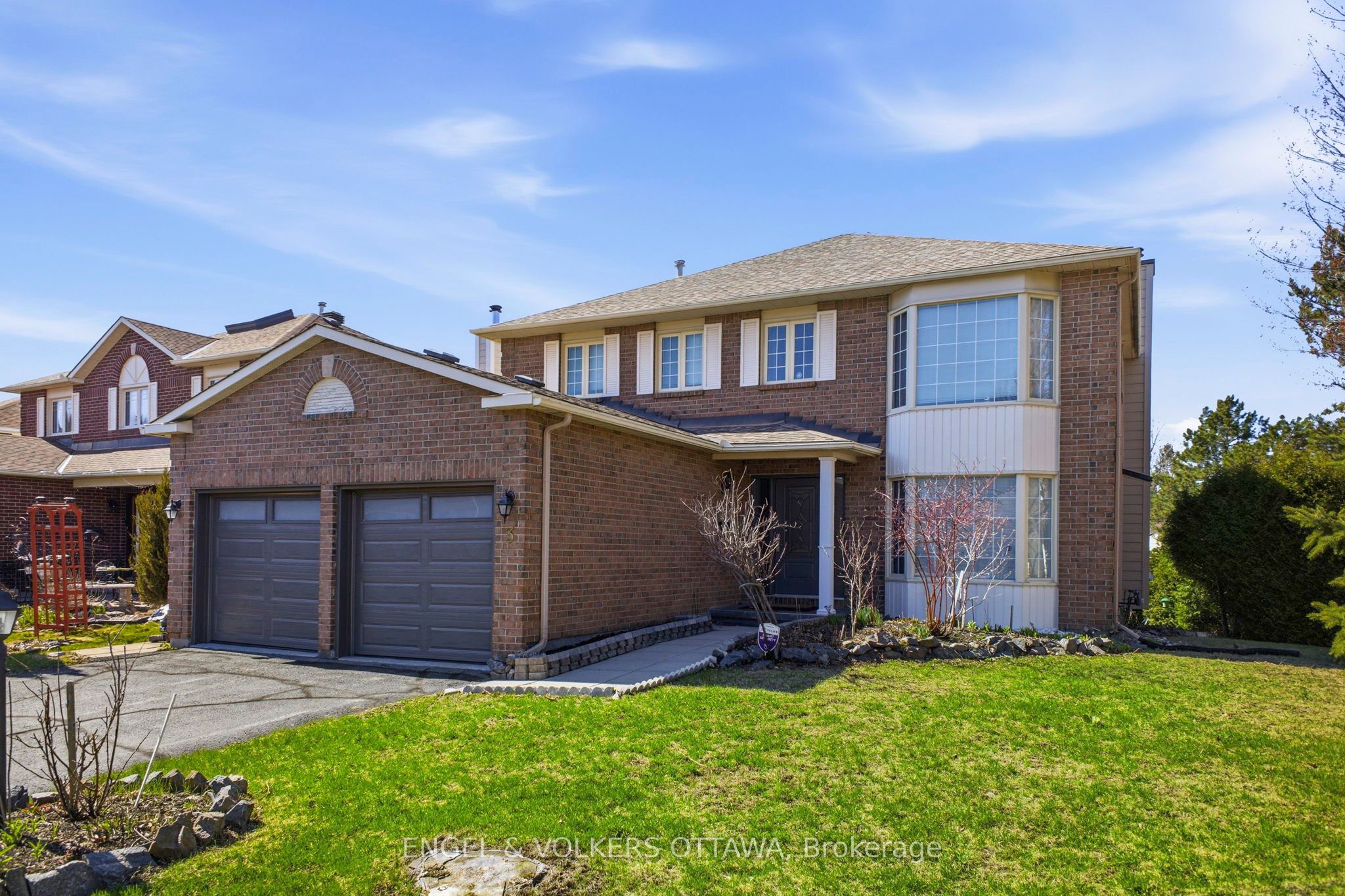 3 Balding Crescent, Kanata, ON K2K 2L4 photo 2