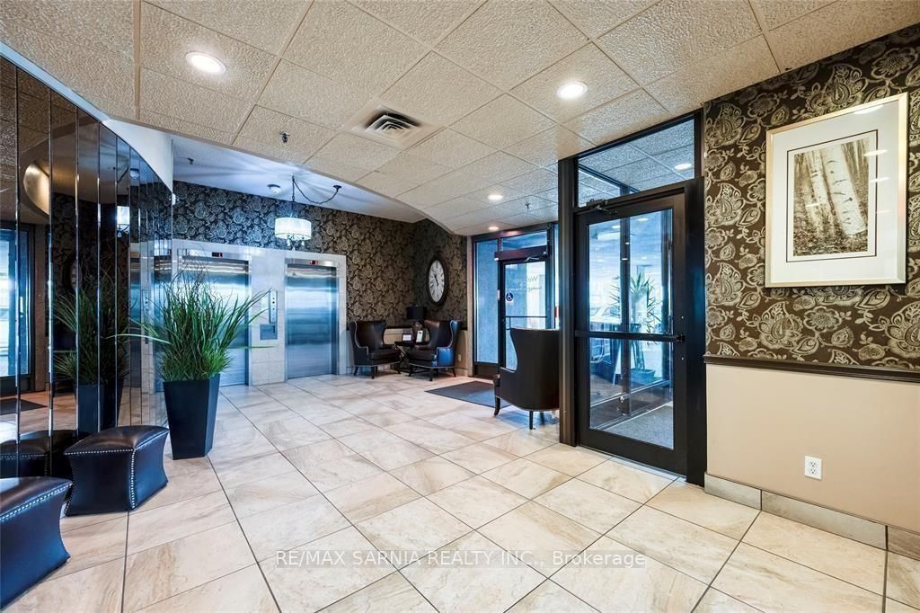155 Front Street N 1204, Sarnia, ON N7T 7V5 photo 3