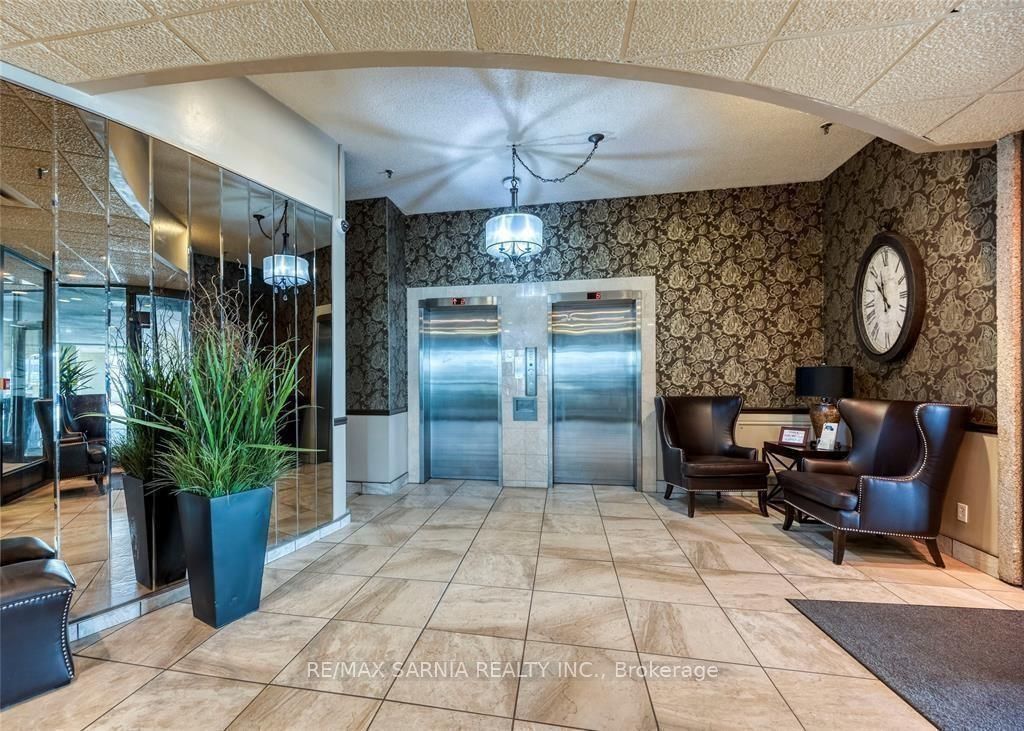 155 Front Street N 1204, Sarnia, ON N7T 7V5 photo 4