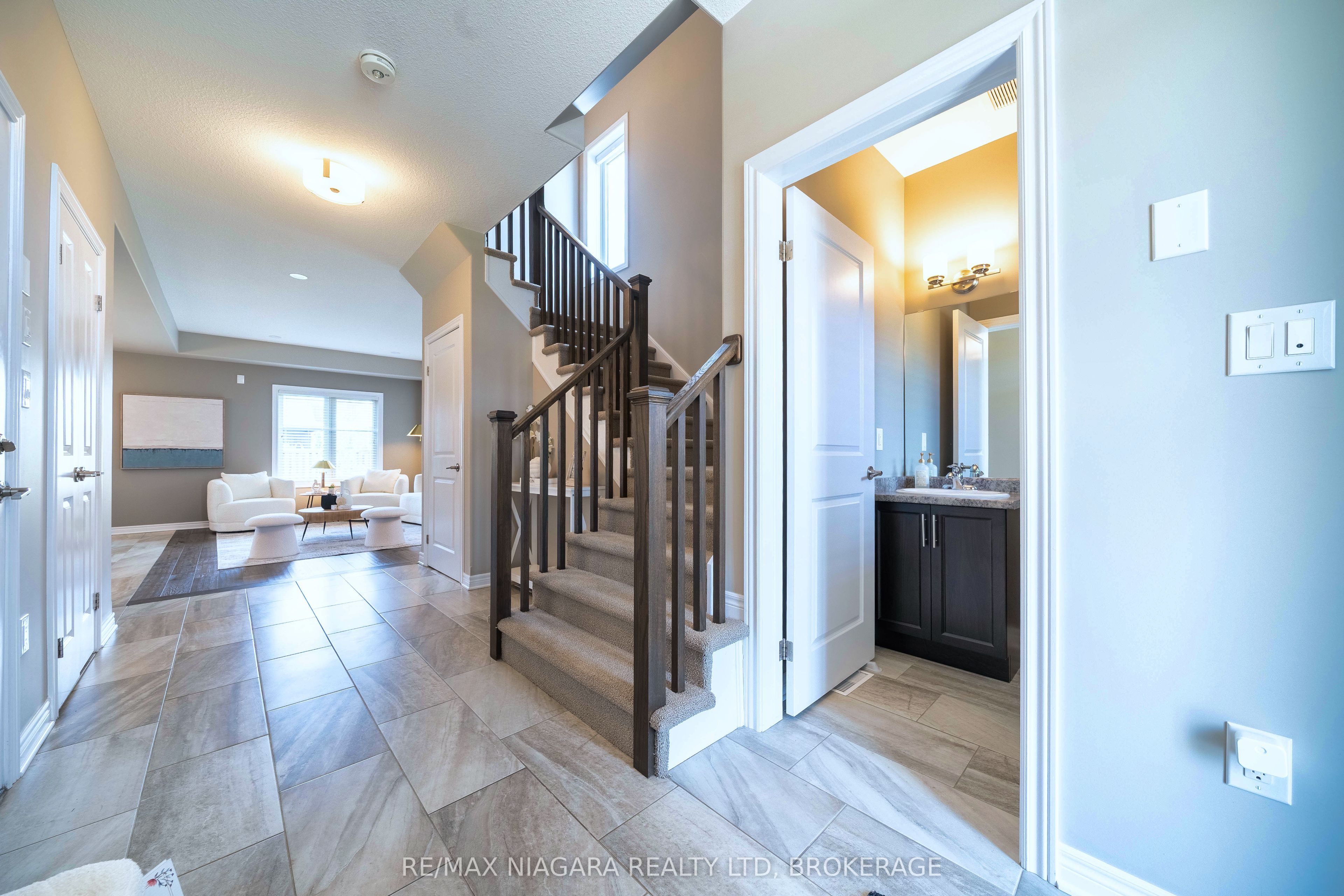9385 Eagle Ridge Drive, Niagara Falls, ON L2H 0G3 photo 5