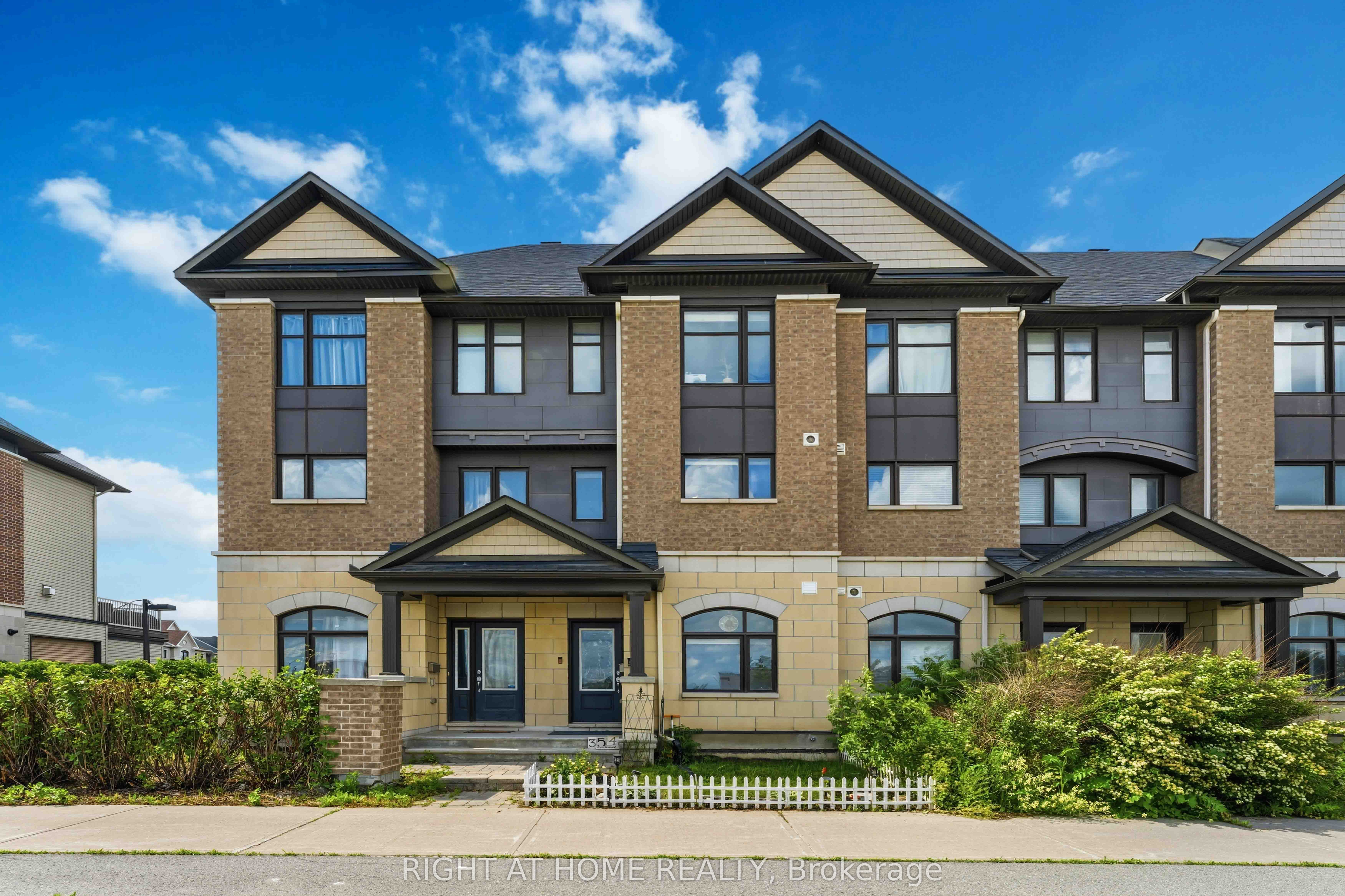 354 Brettonwood Ridge, Kanata, ON K2T 0H8