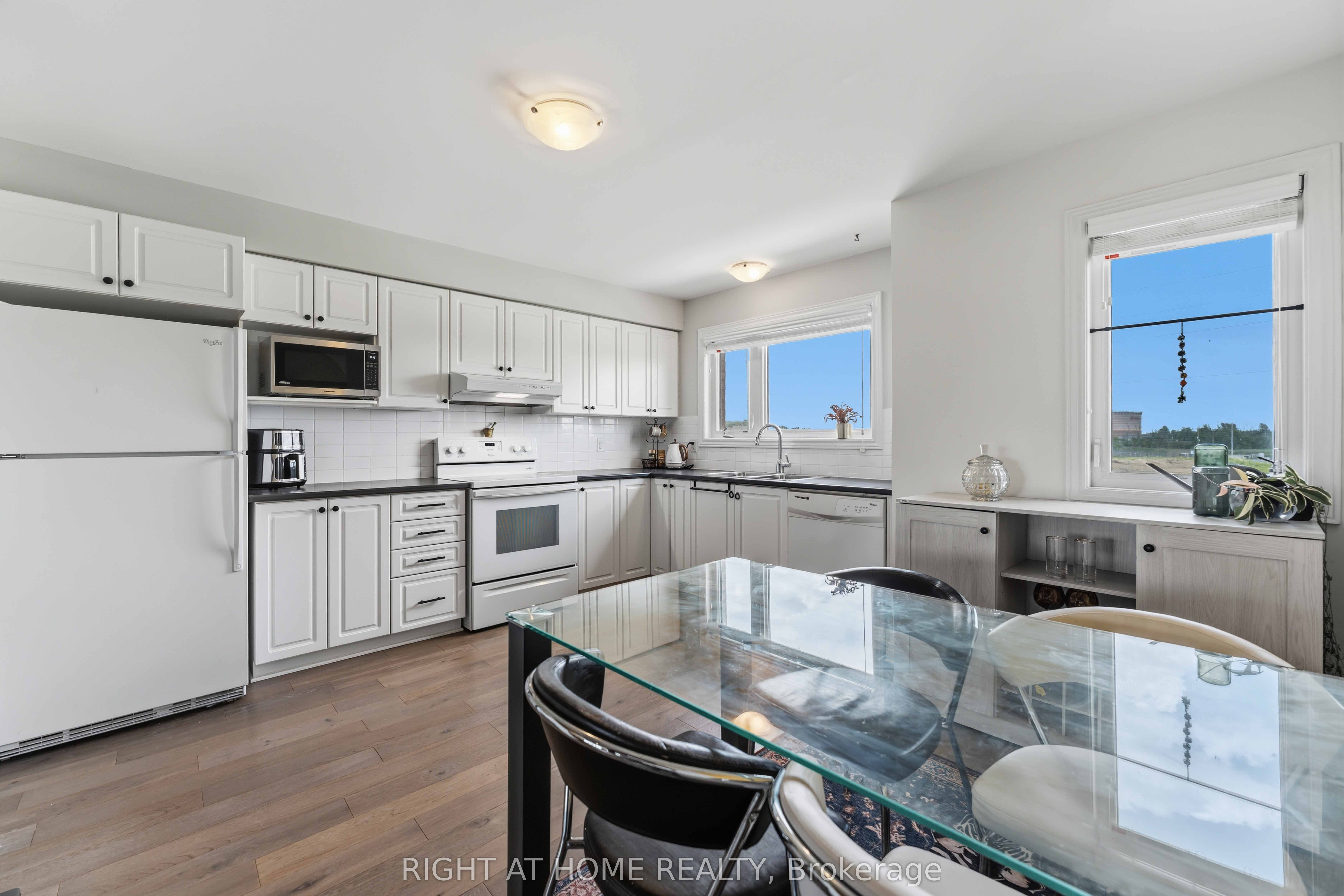354 Brettonwood Ridge, Kanata, ON K2T 0H8 photo 3