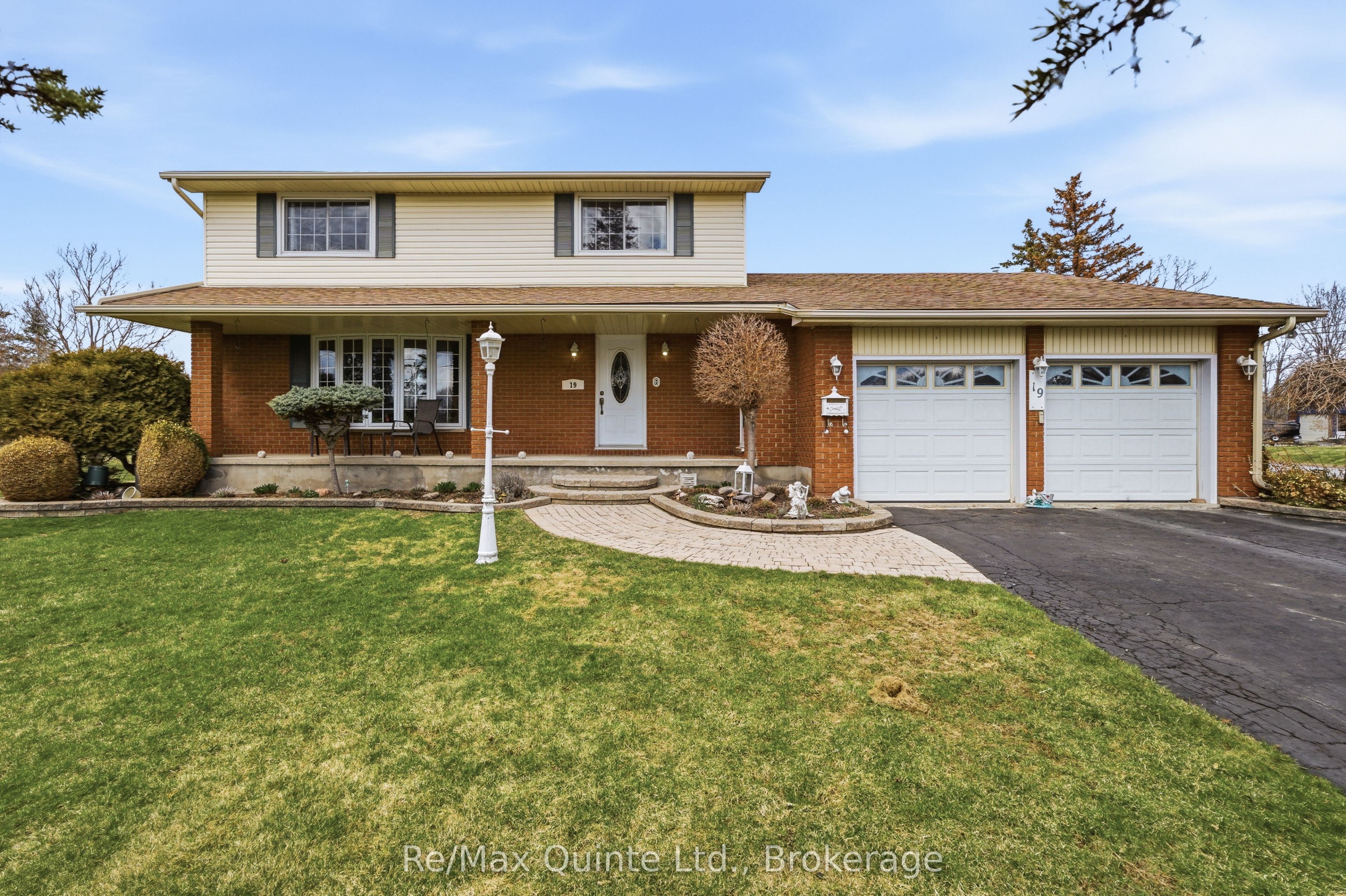 19 Country Club Drive, Quinte West, ON K8R 1B4