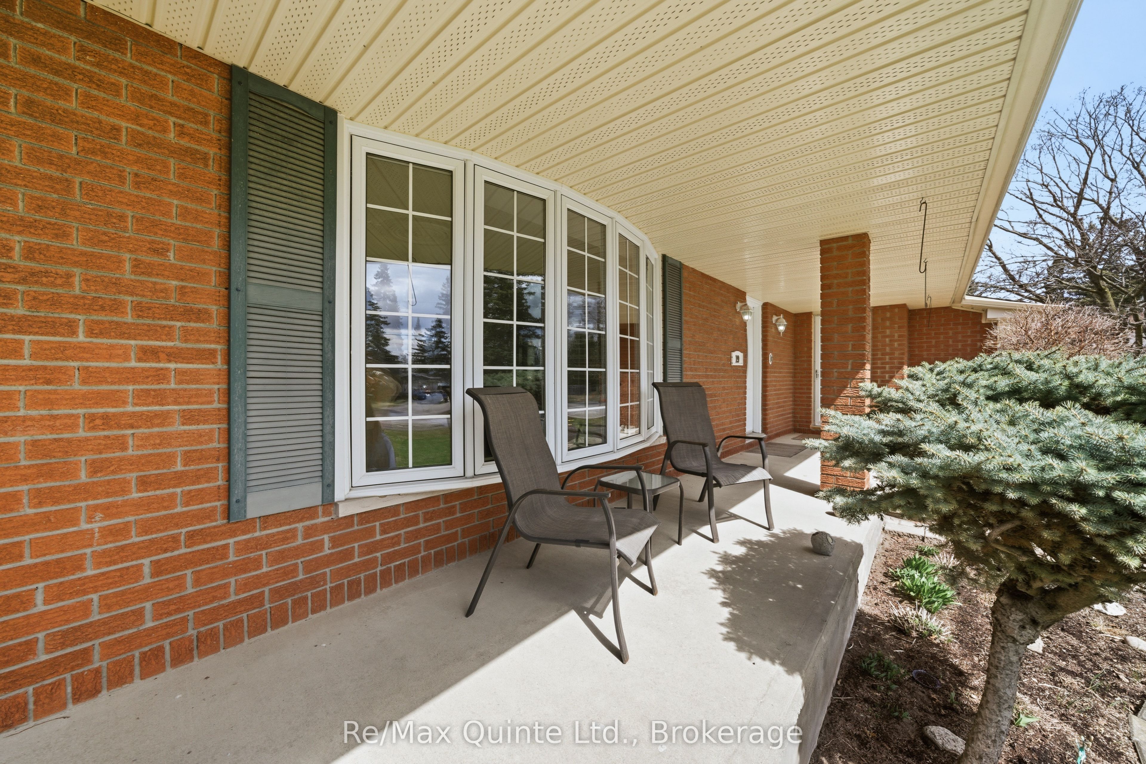 19 Country Club Drive, Quinte West, ON K8R 1B4 photo 2