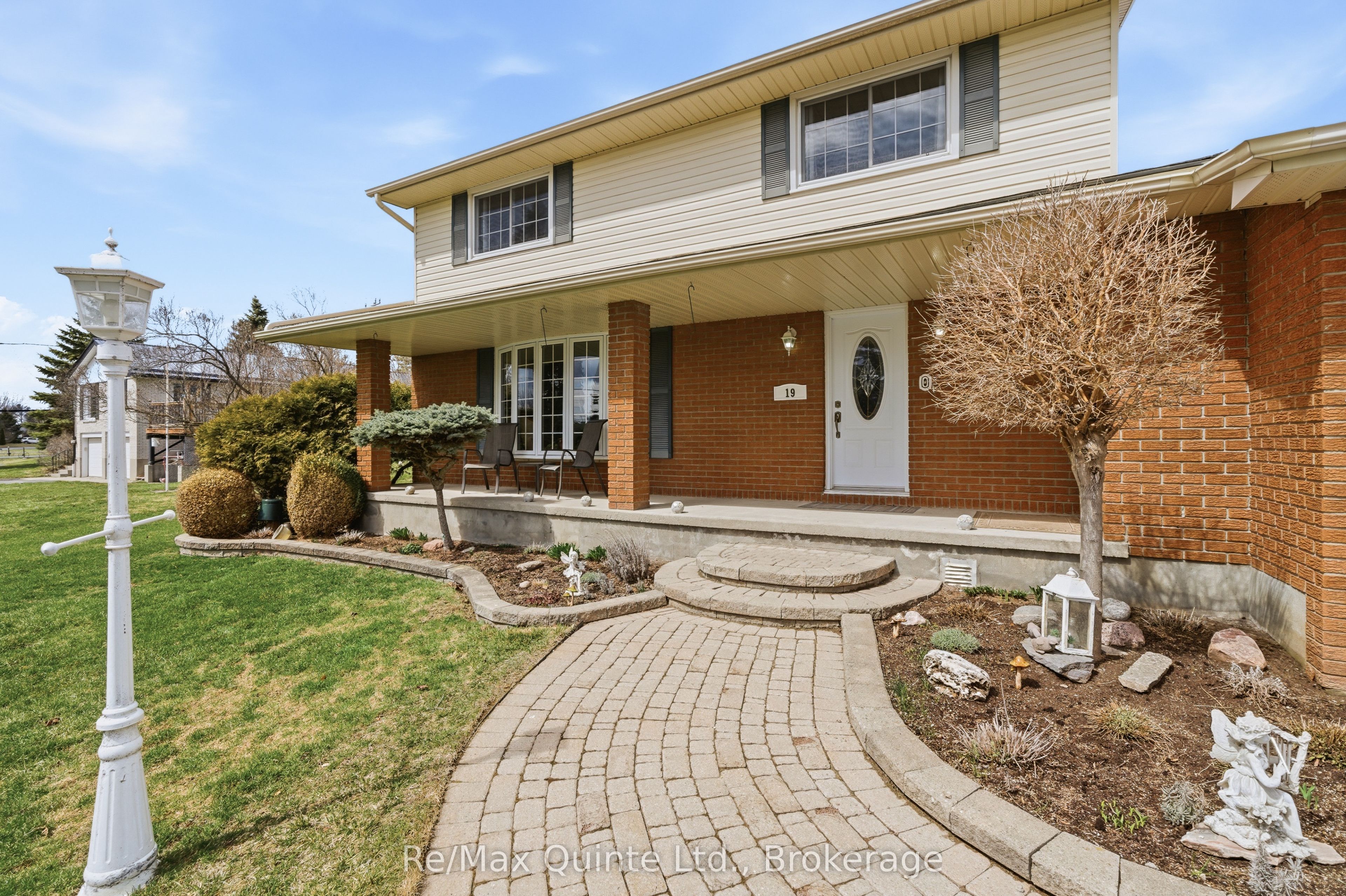 19 Country Club Drive, Quinte West, ON K8R 1B4 photo 3