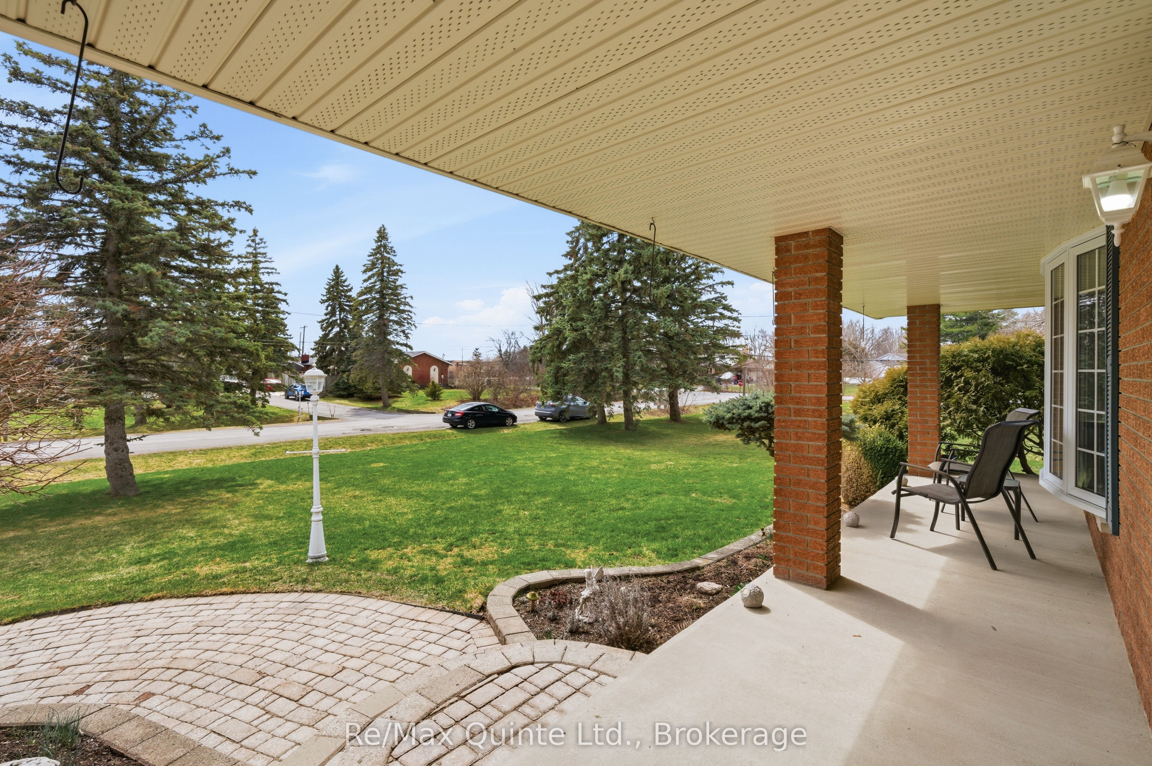 19 Country Club Drive, Quinte West, ON K8R 1B4 photo 4