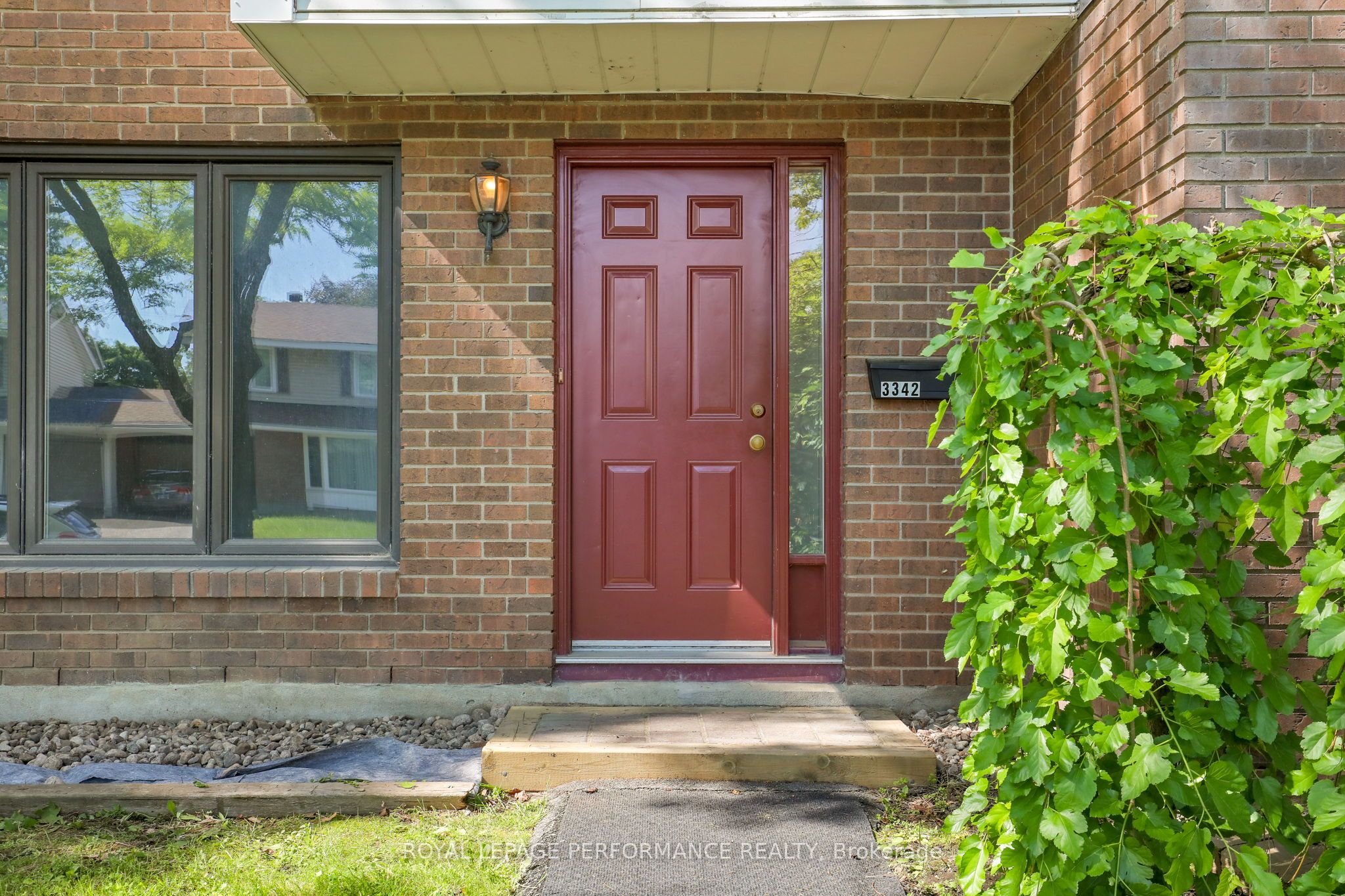 3342 Southgate Road 10, Hunt Club - South Keys and Area, ON K1V 9P8