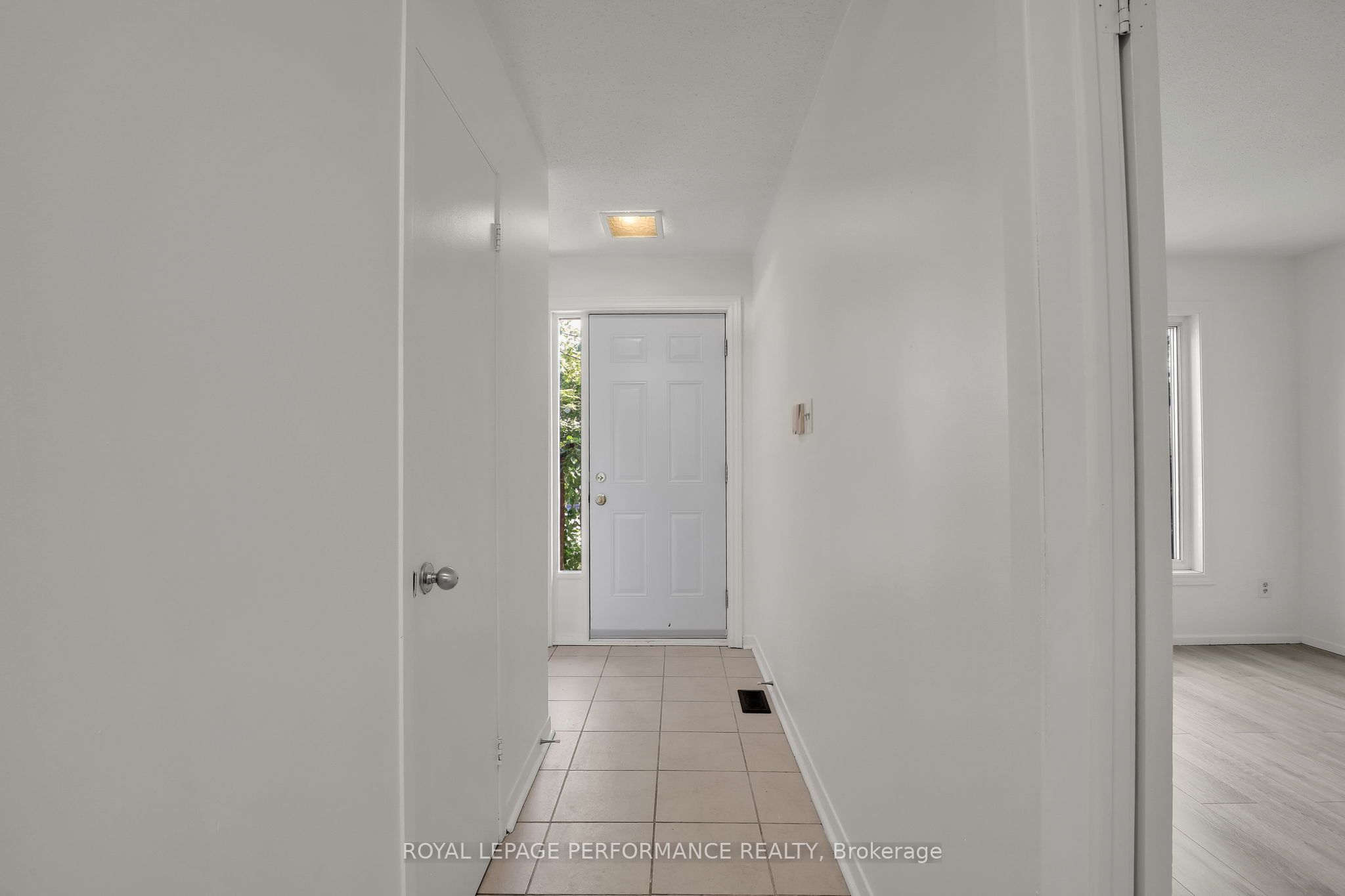 3342 Southgate Road 10, Hunt Club - South Keys and Area, ON K1V 9P8 photo 4