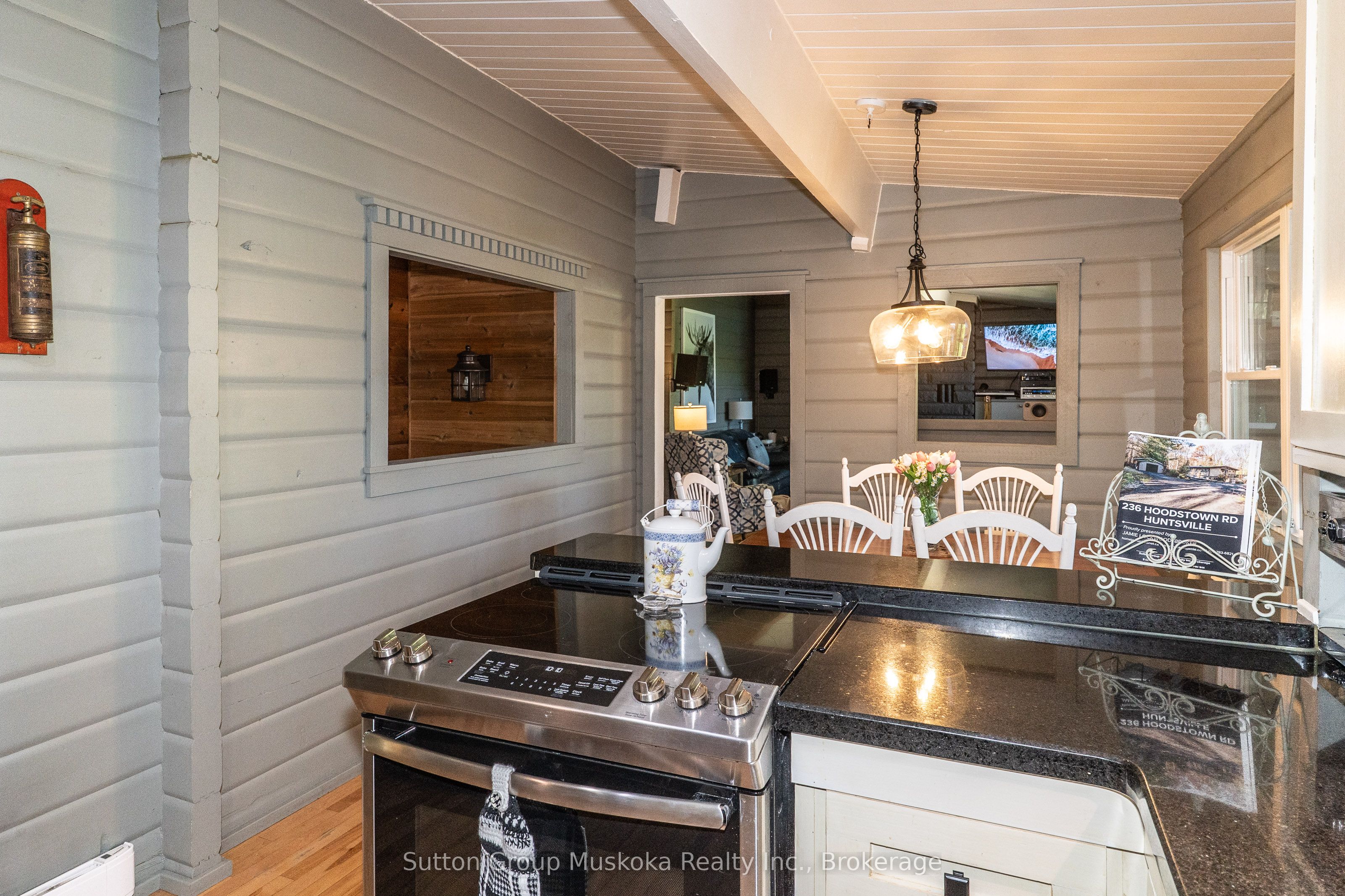 236 Hoodstown Road, Huntsville, ON P1H 2J2