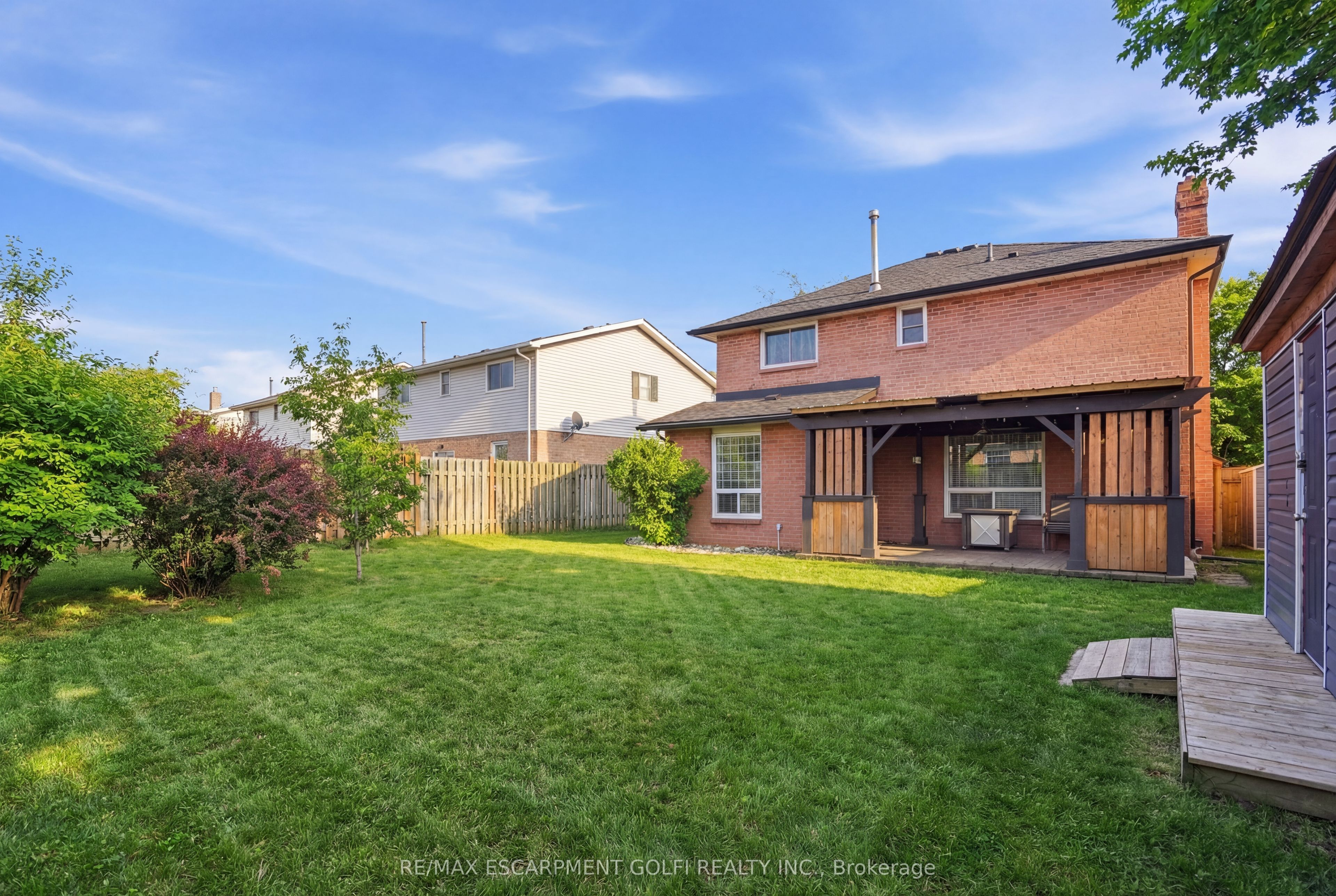 2 Hickory Court, Welland, ON L3C 6S9 photo 2