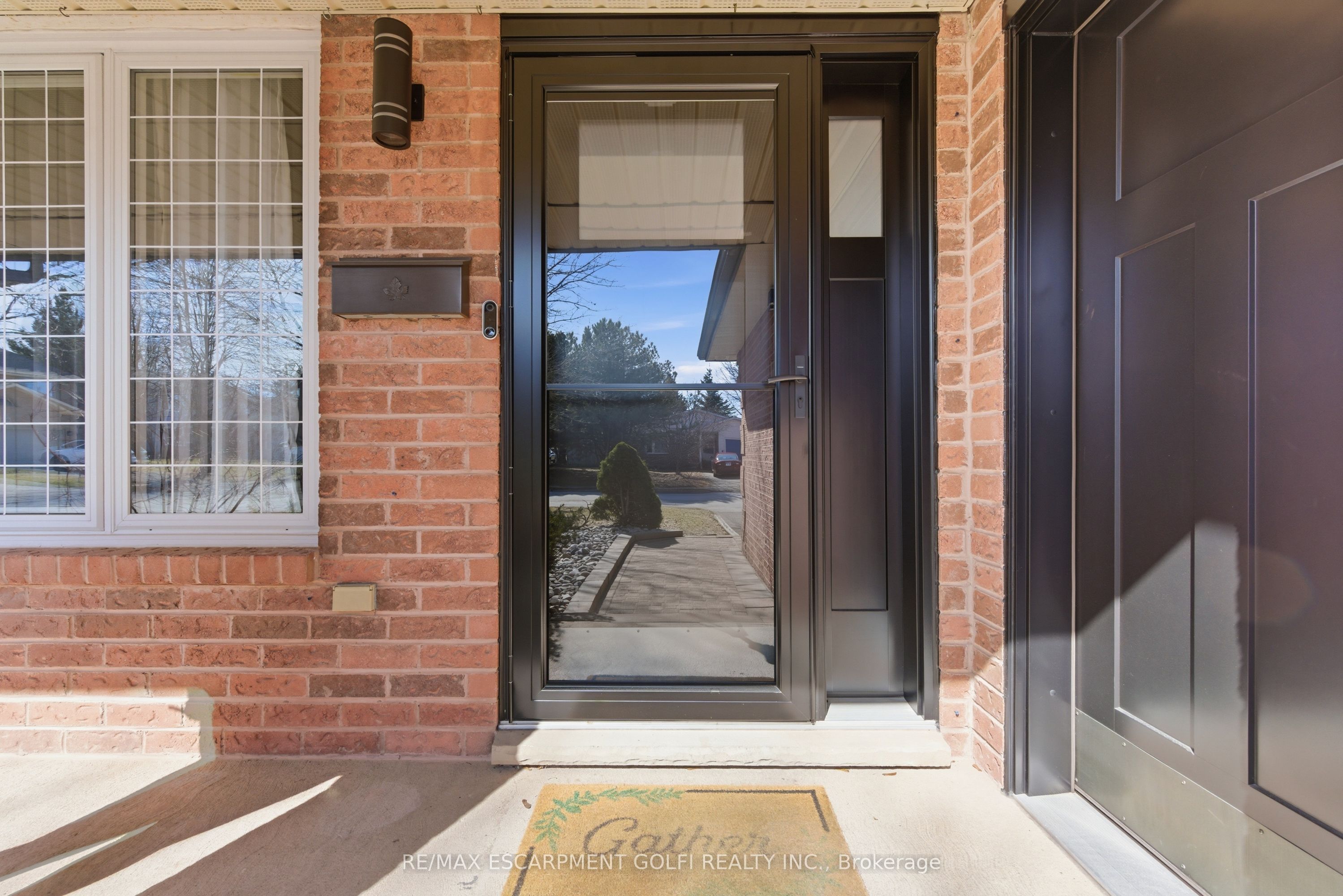 2 Hickory Court, Welland, ON L3C 6S9 photo 3