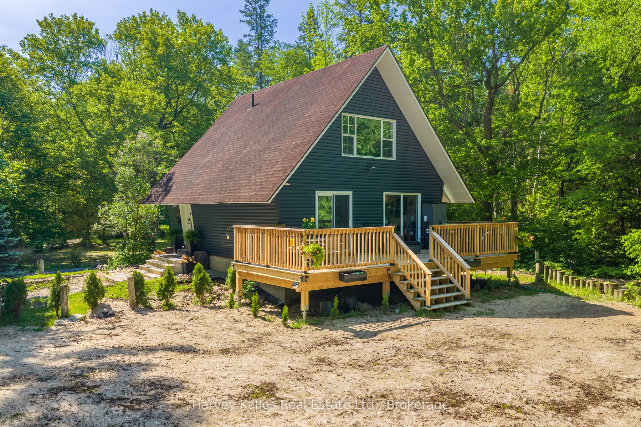 66 Robert Road E, Huntsville, ON P1H 2J4