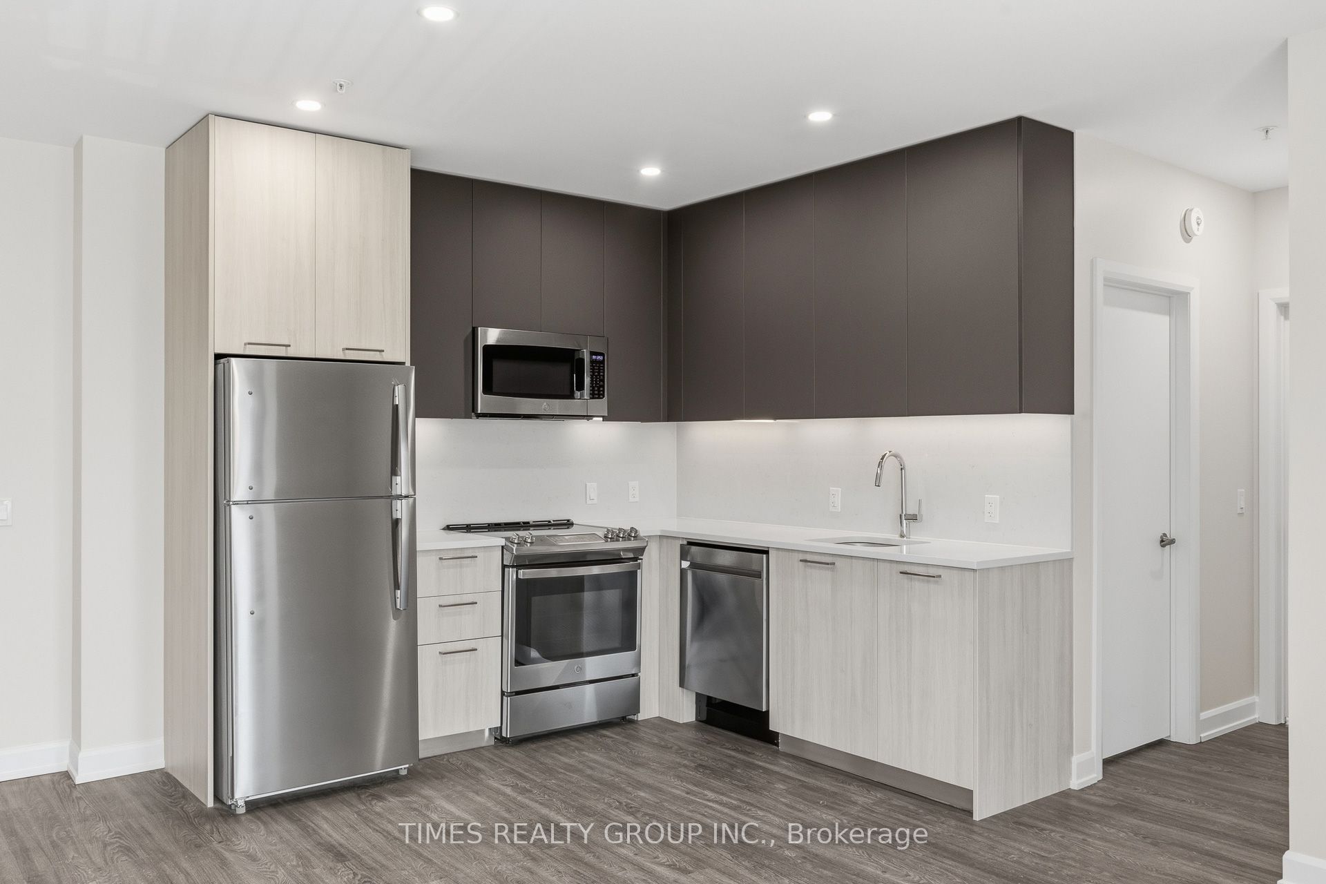 369 Hunter Street W 202, Peterborough, ON K9H 2M5 photo 3