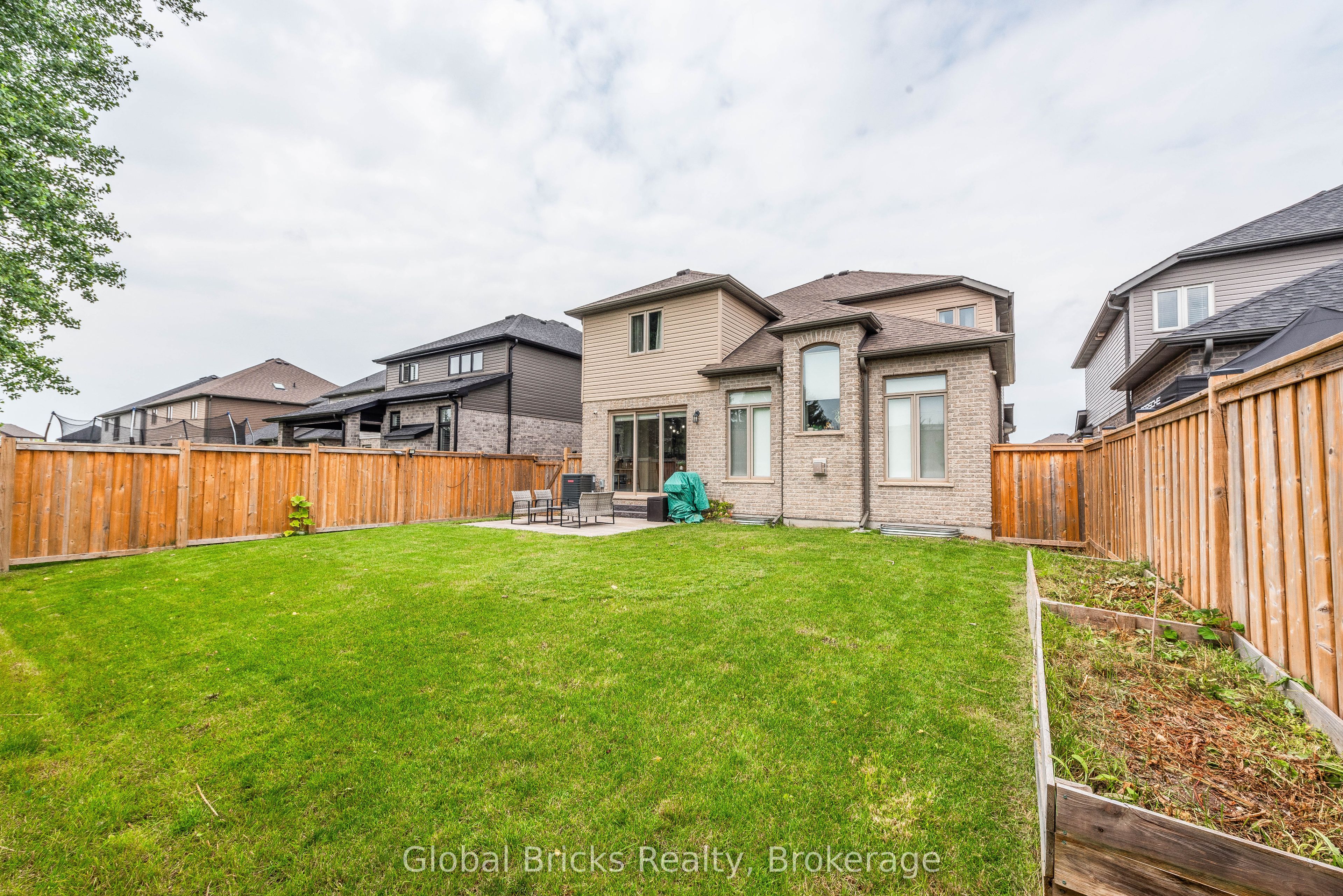 25 Hilborn Street, East Luther Grand Valley, ON L9W 6V1
