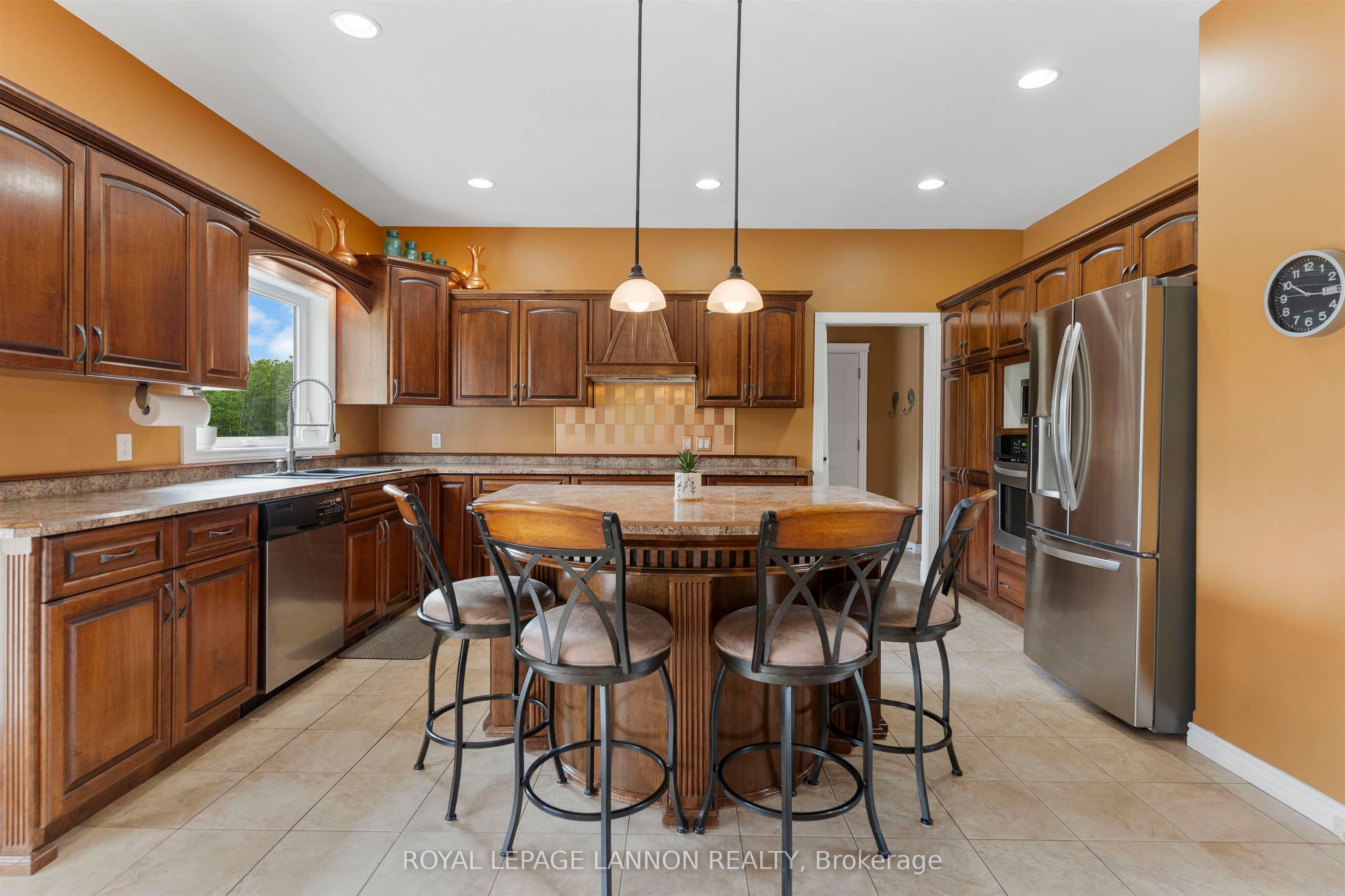 566 Calvert Road, Oliver Paipoonge, ON P0T 2G0 photo 2