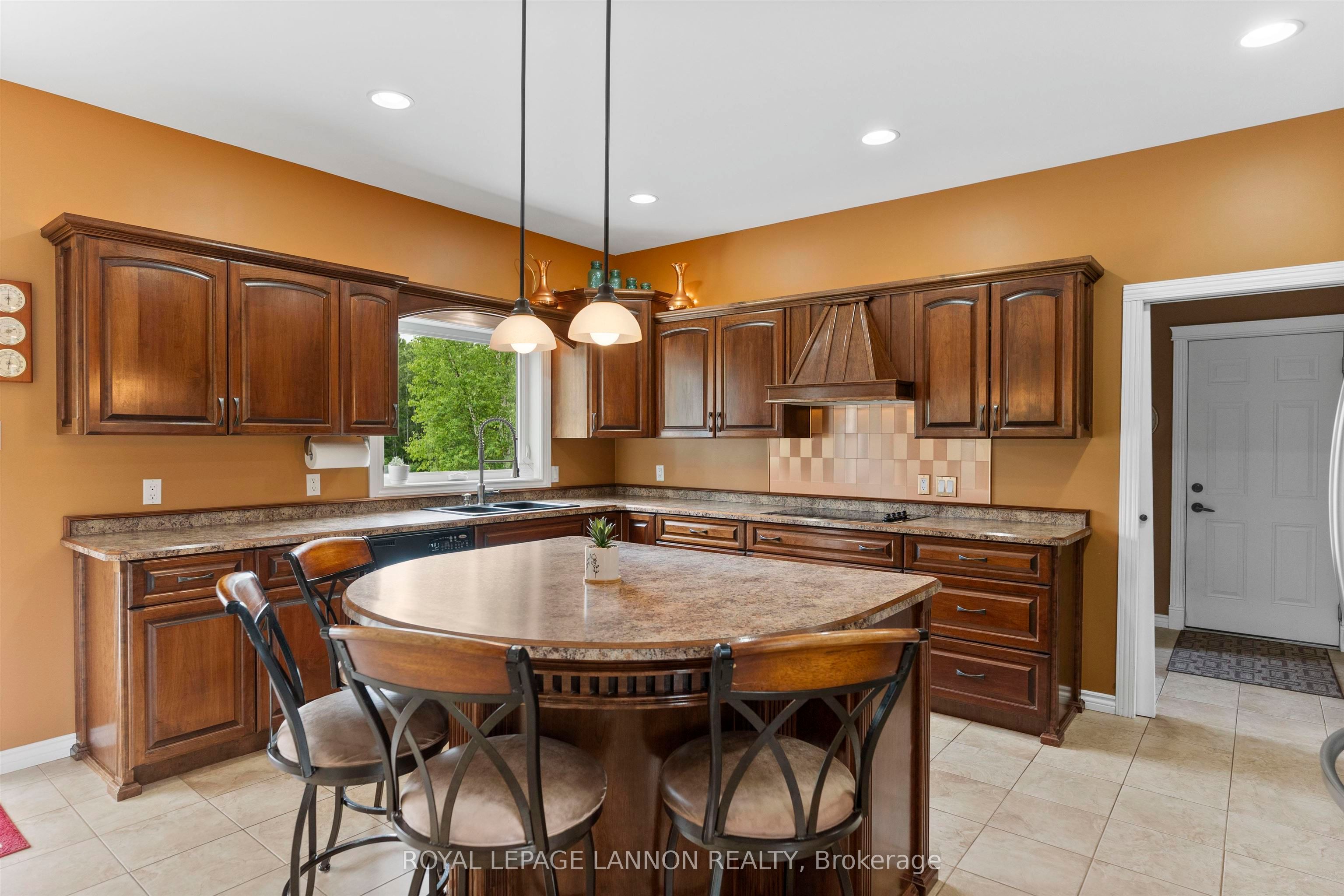 566 Calvert Road, Oliver Paipoonge, ON P0T 2G0 photo 3