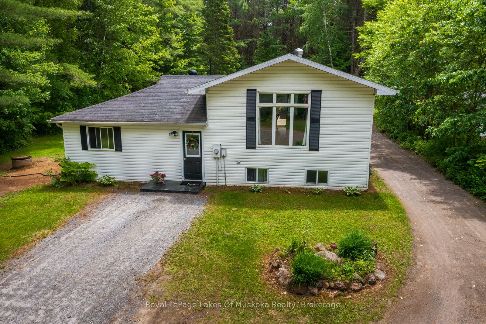 95 Clearwater Lake Road, Huntsville, ON P0B 1L0