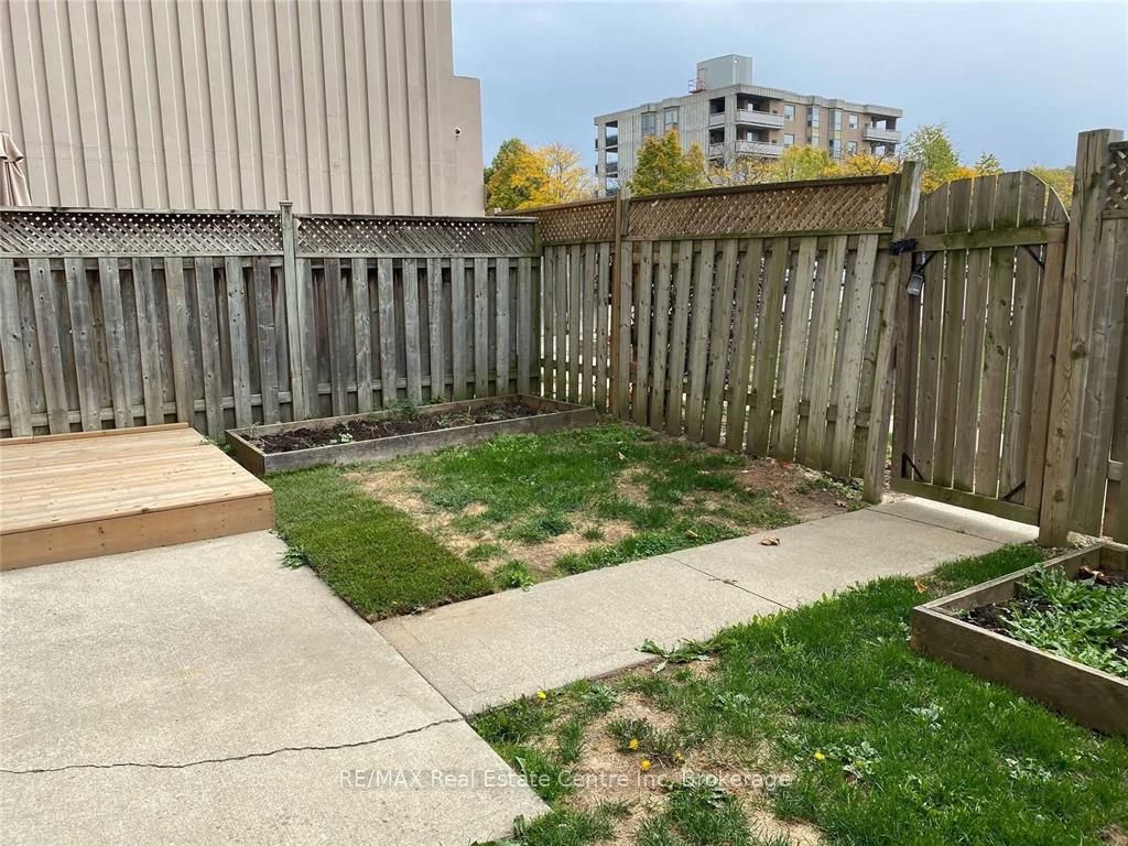 15 Albright Road N 17, Hamilton, ON L8K 5J2 photo 4
