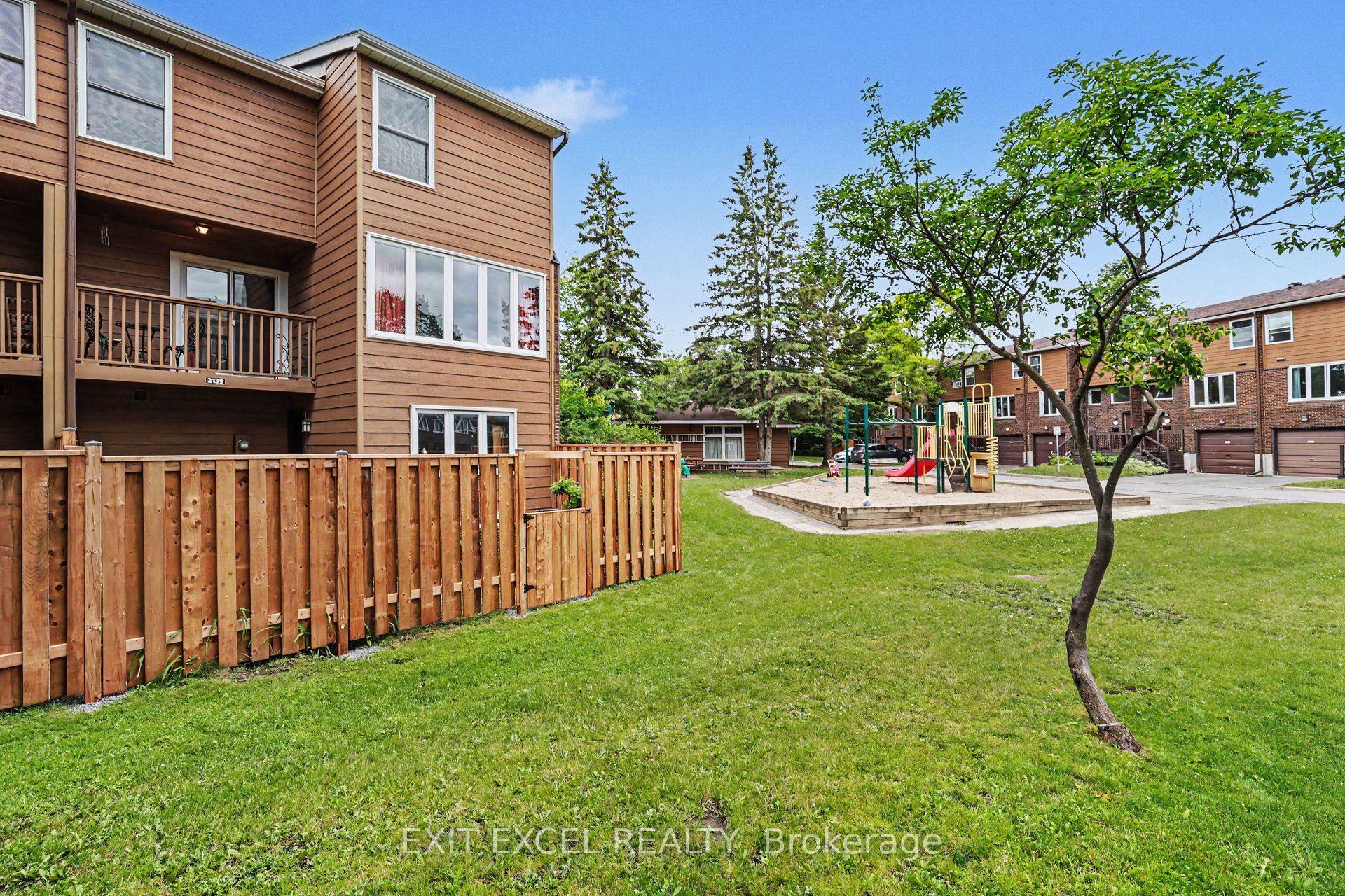 2139 Eric Crescent 47, Cyrville - Carson Grove - Pineview, ON K1B 4P5 photo 3