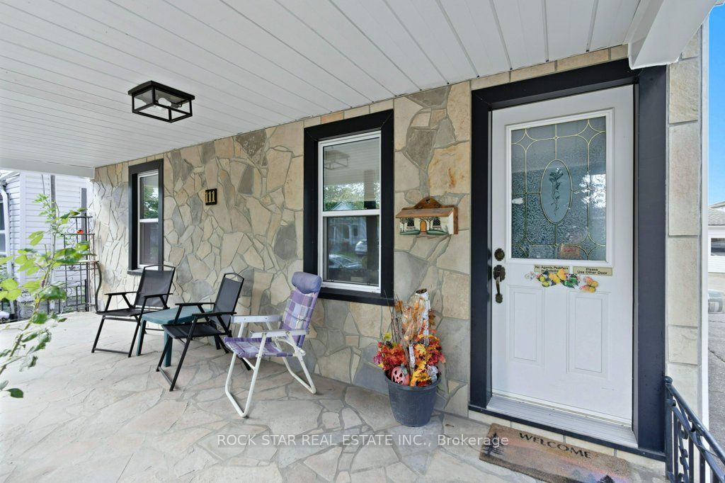 111 McAlpine Avenue S, Welland, ON L3B 1T7 photo 2