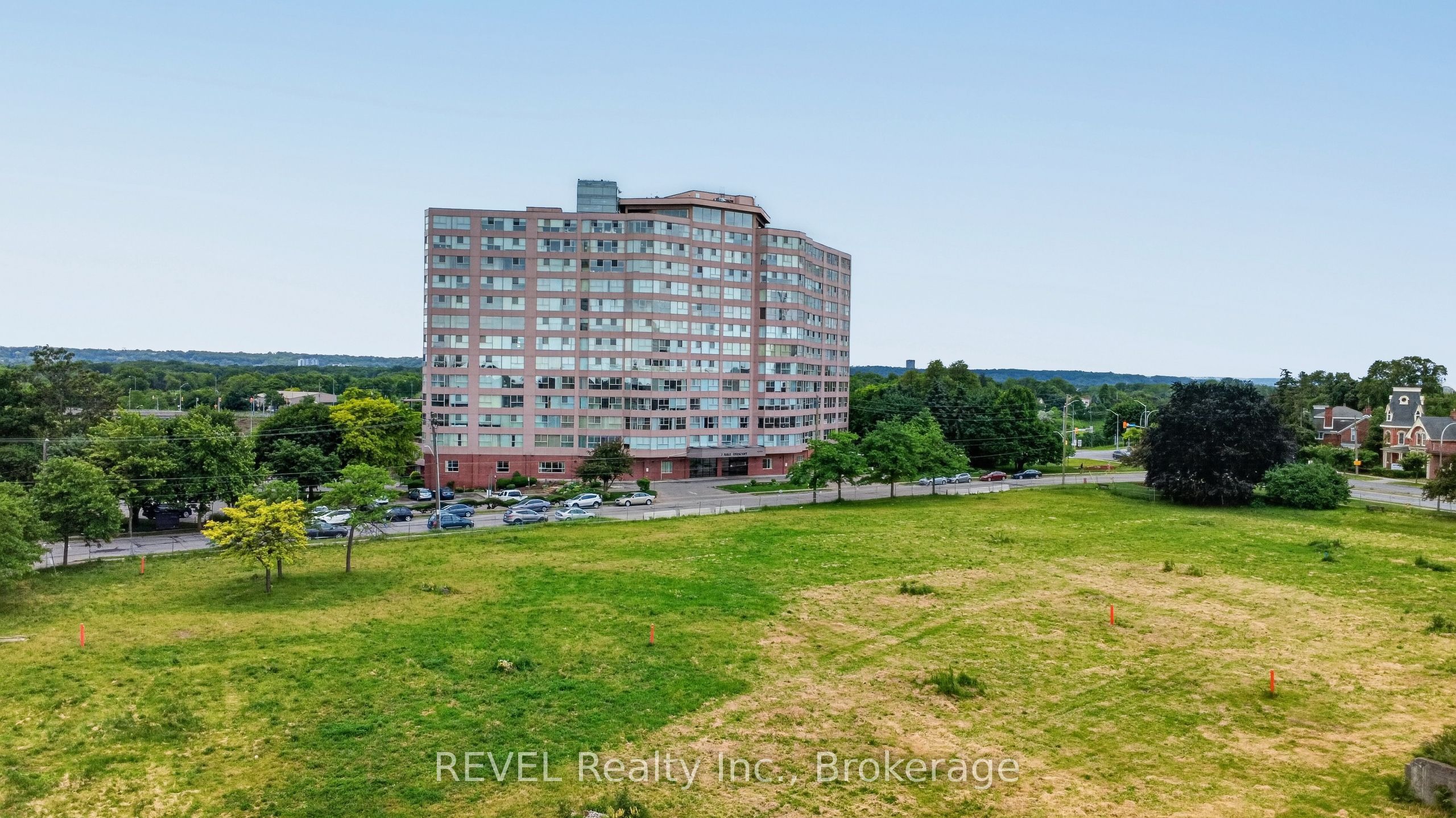 7 Gale Crescent 207, St. Catharines, ON L2R 7M8 photo 2
