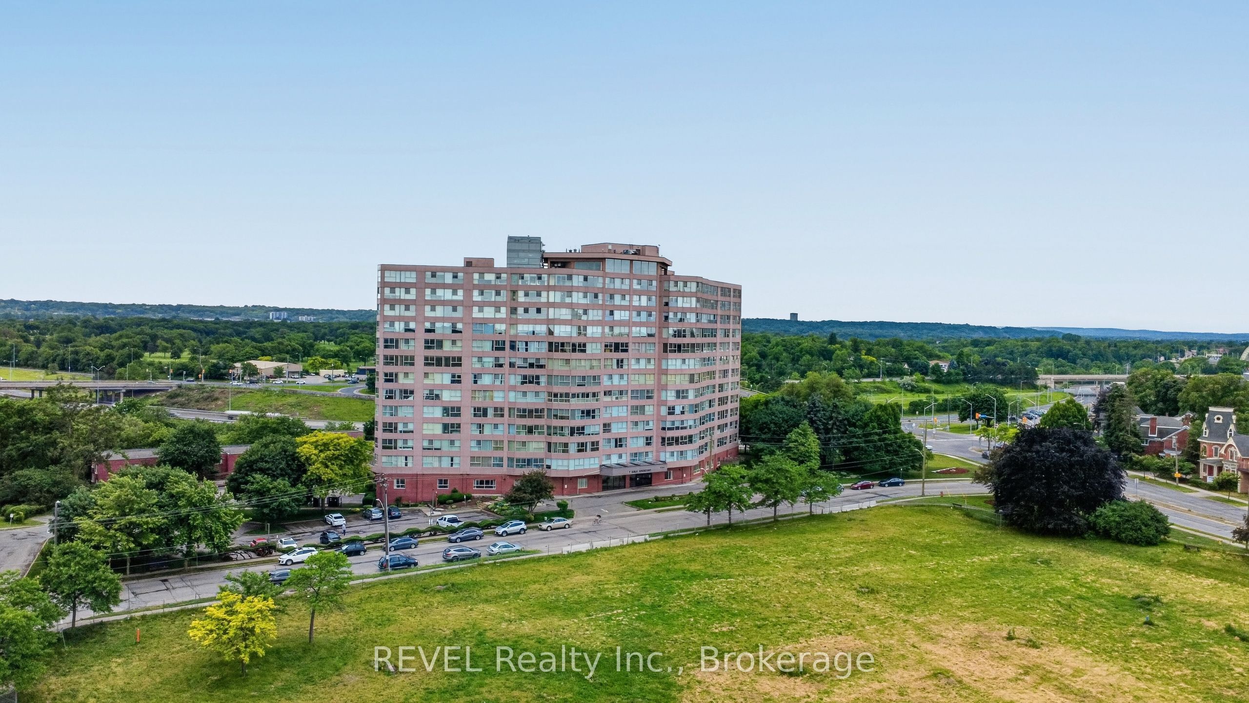 7 Gale Crescent 207, St. Catharines, ON L2R 7M8 photo 3