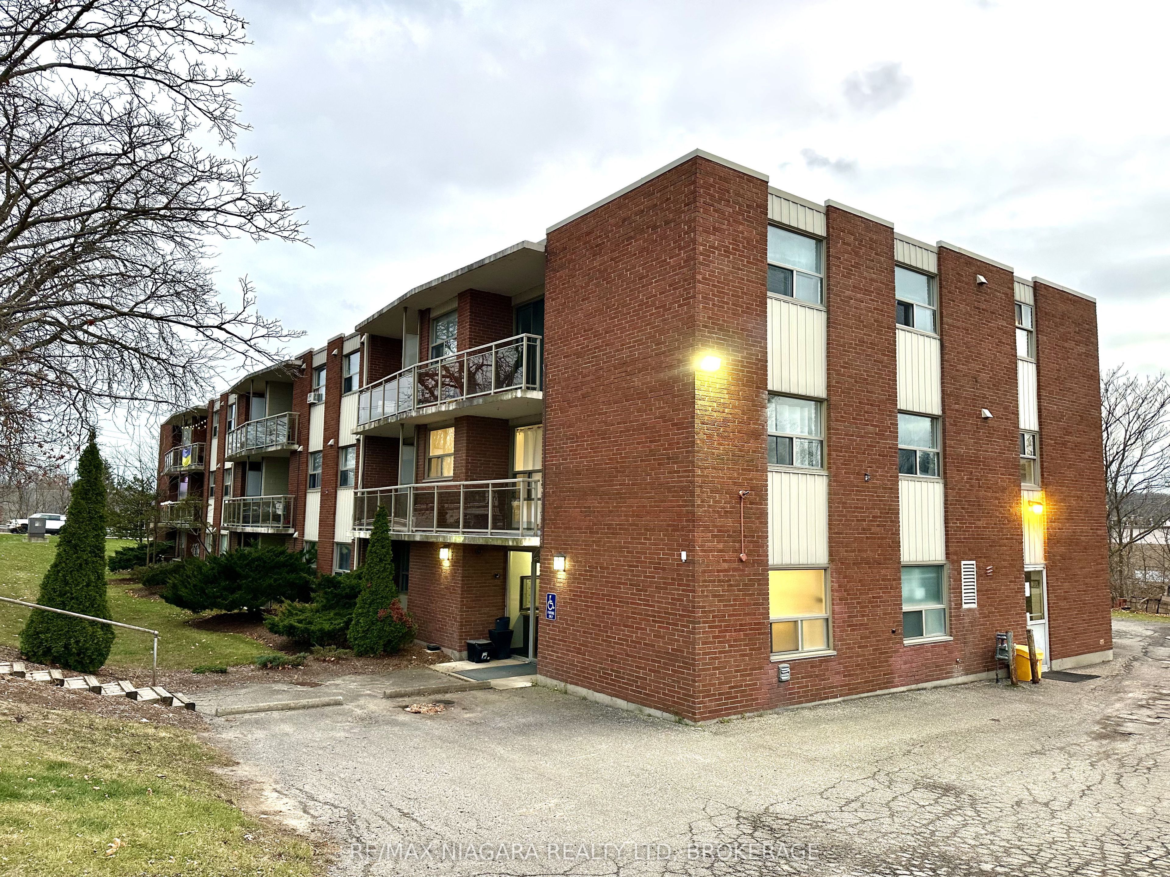 7 Riverview Boulevard 305, St. Catharines, ON L2T 3L5 photo 2