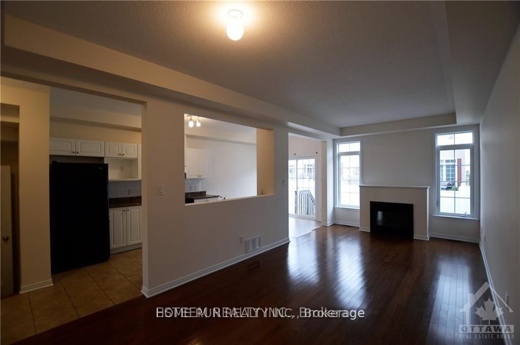 567 Ashbourne Crescent, Barrhaven, ON K2J 0P5 photo 4