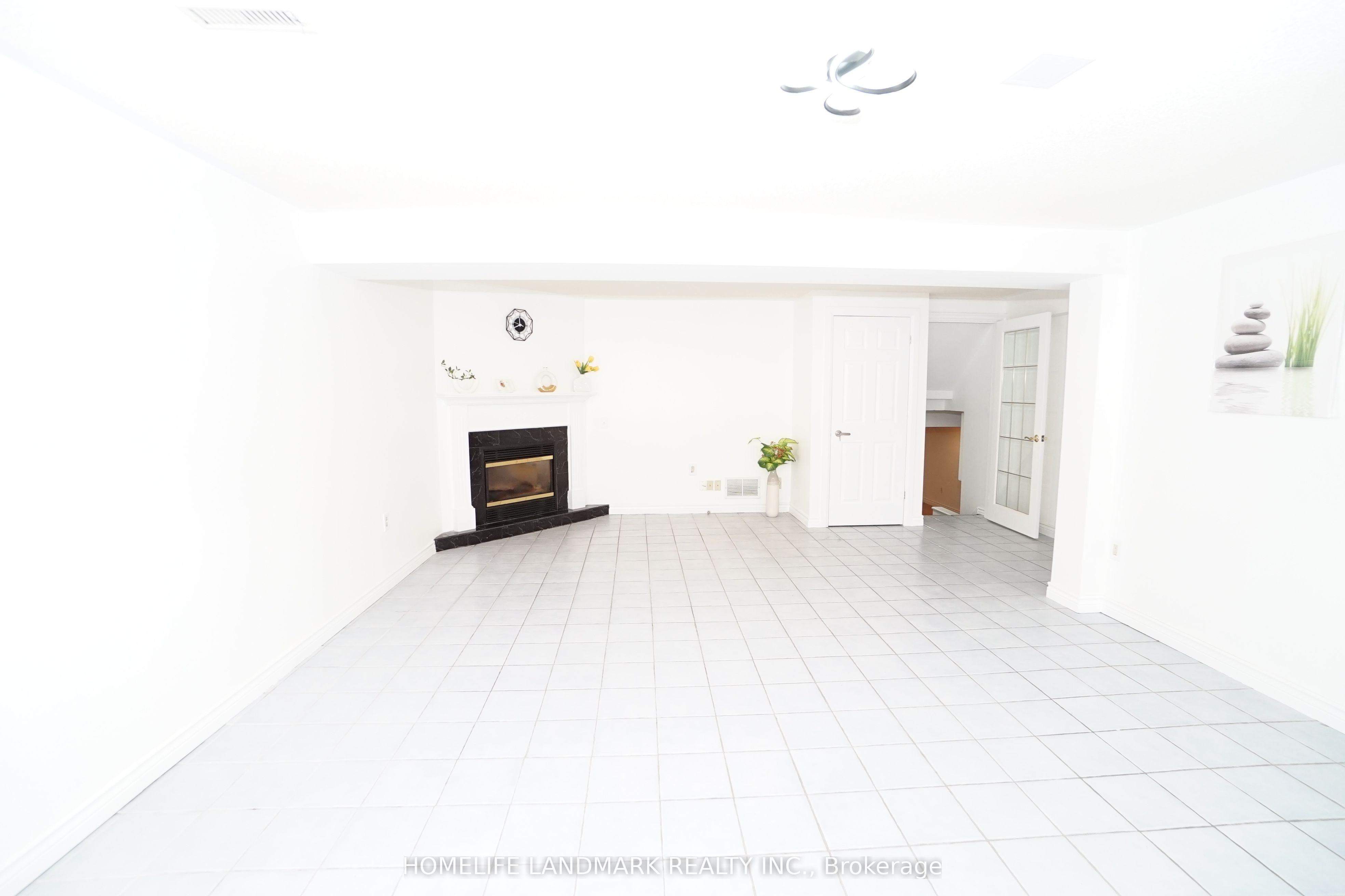 594 Queen Victoria Drive Gound & Bsmt, Hamilton, ON L8W 3E5