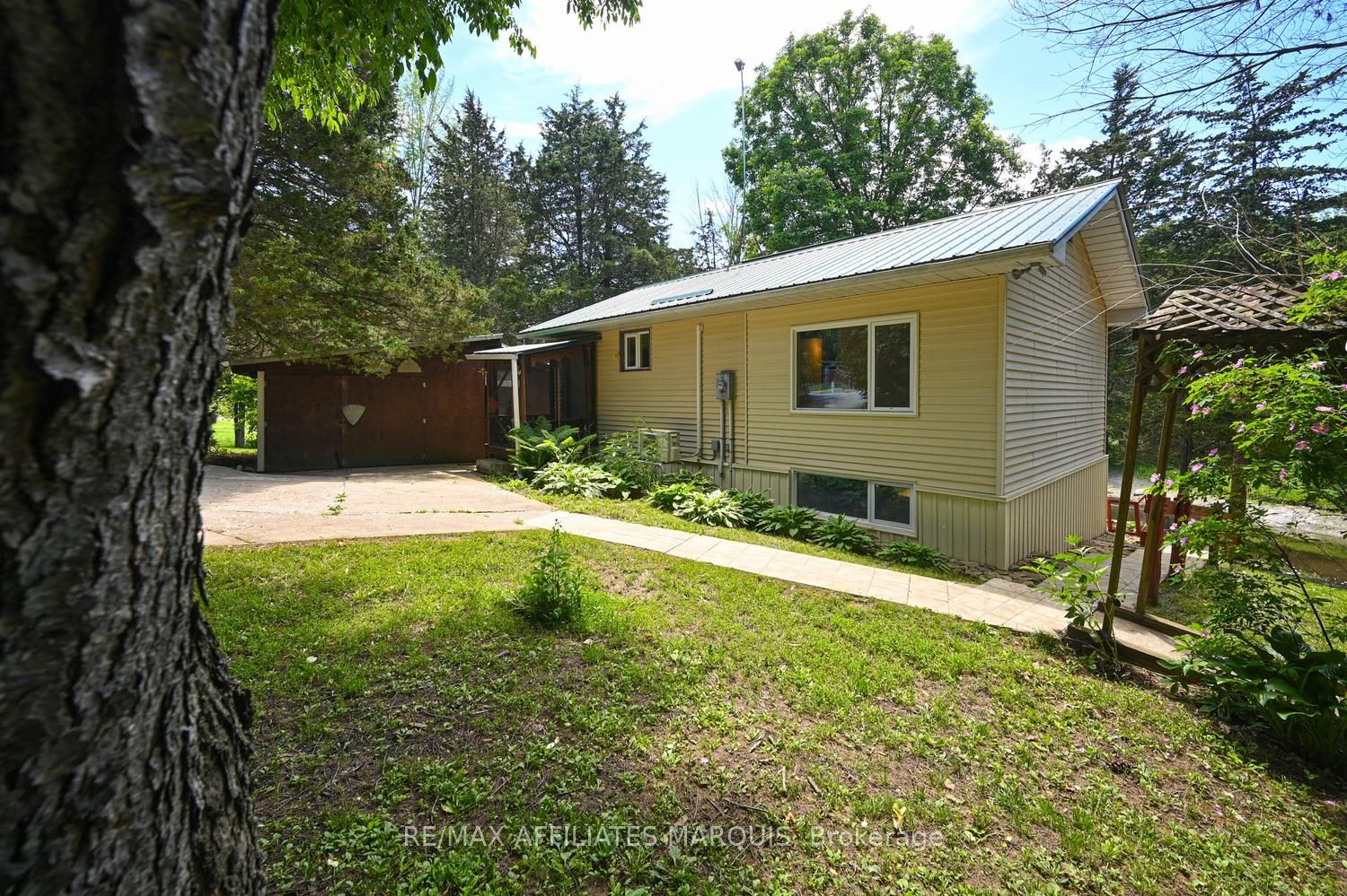 100 Coons Road, Rideau Lakes, ON K0G 1E0 photo 3