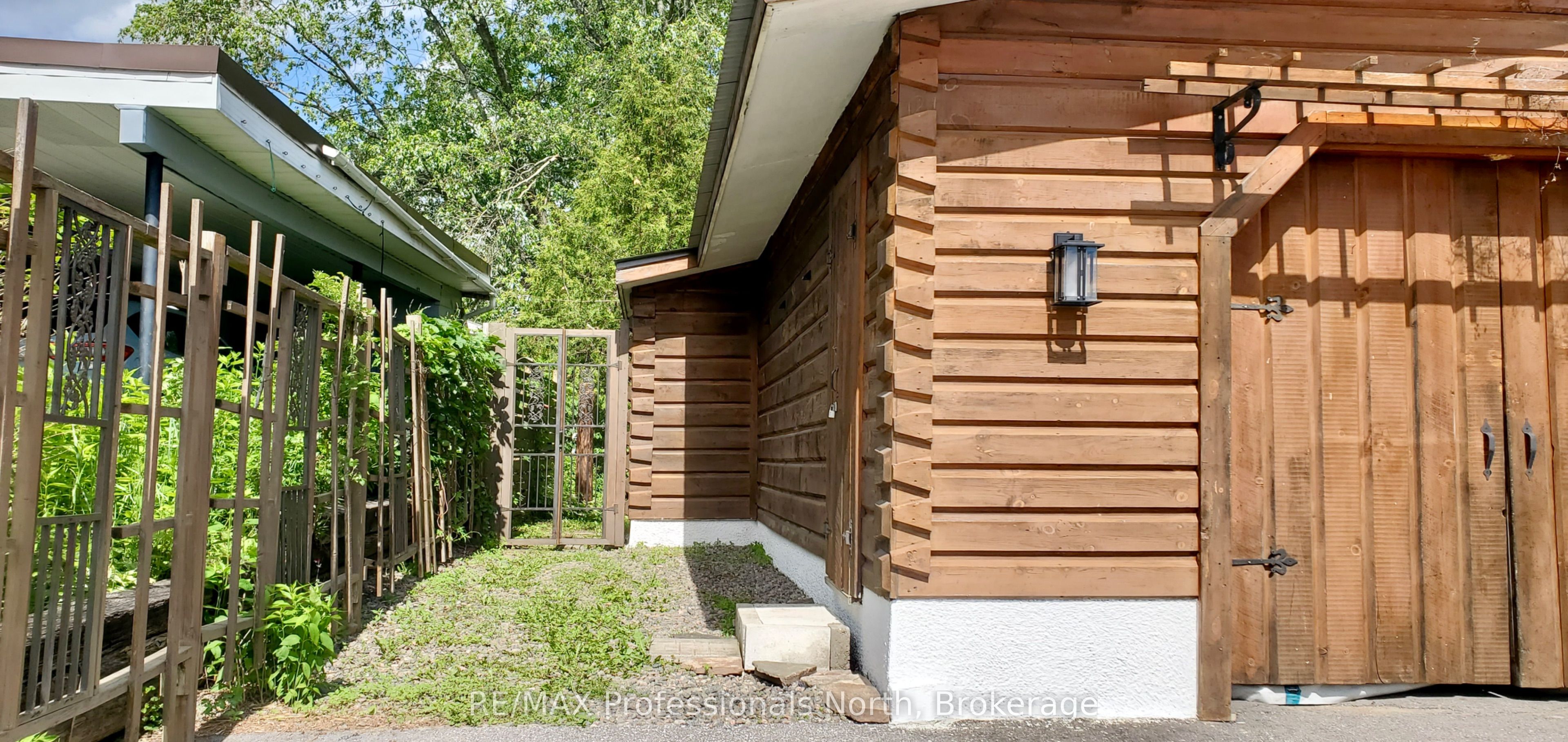 18 St. Germaine Street, Minden Hills, ON K0M 2K0 photo 2