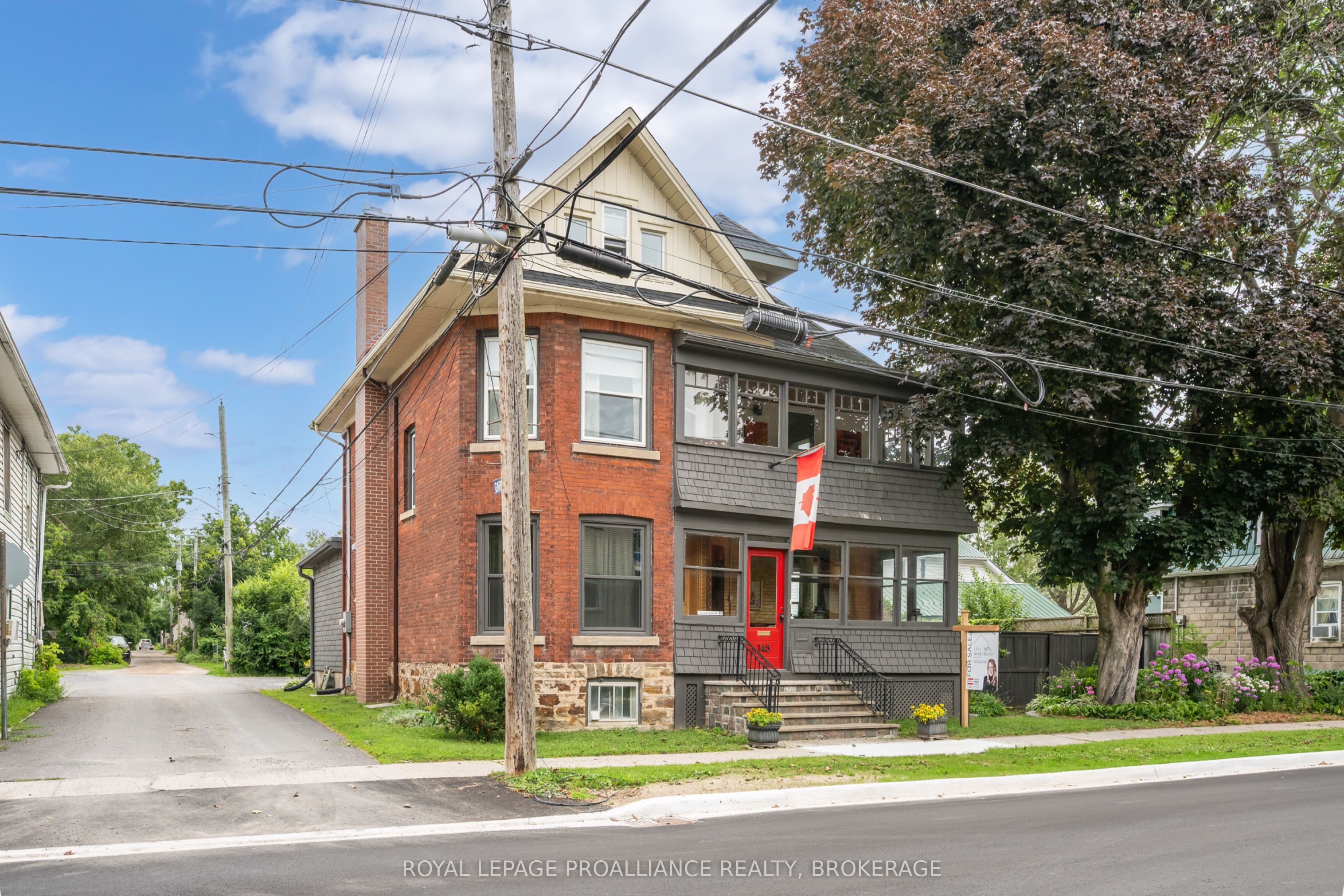 145 Charles Street N, Gananoque, ON K7G 1T9 photo 2