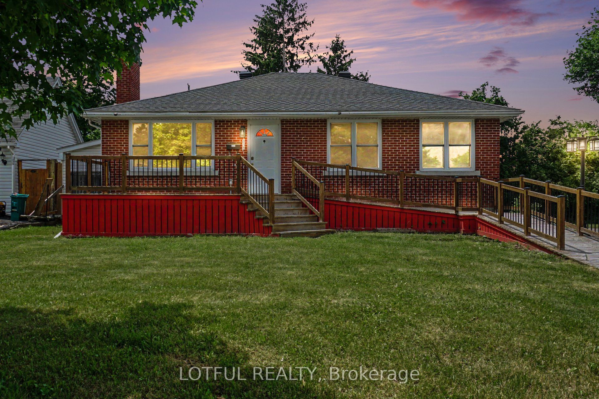 832 Rex Avenue, McKellar Heights - Glabar Park and Area, ON K2A 2P5