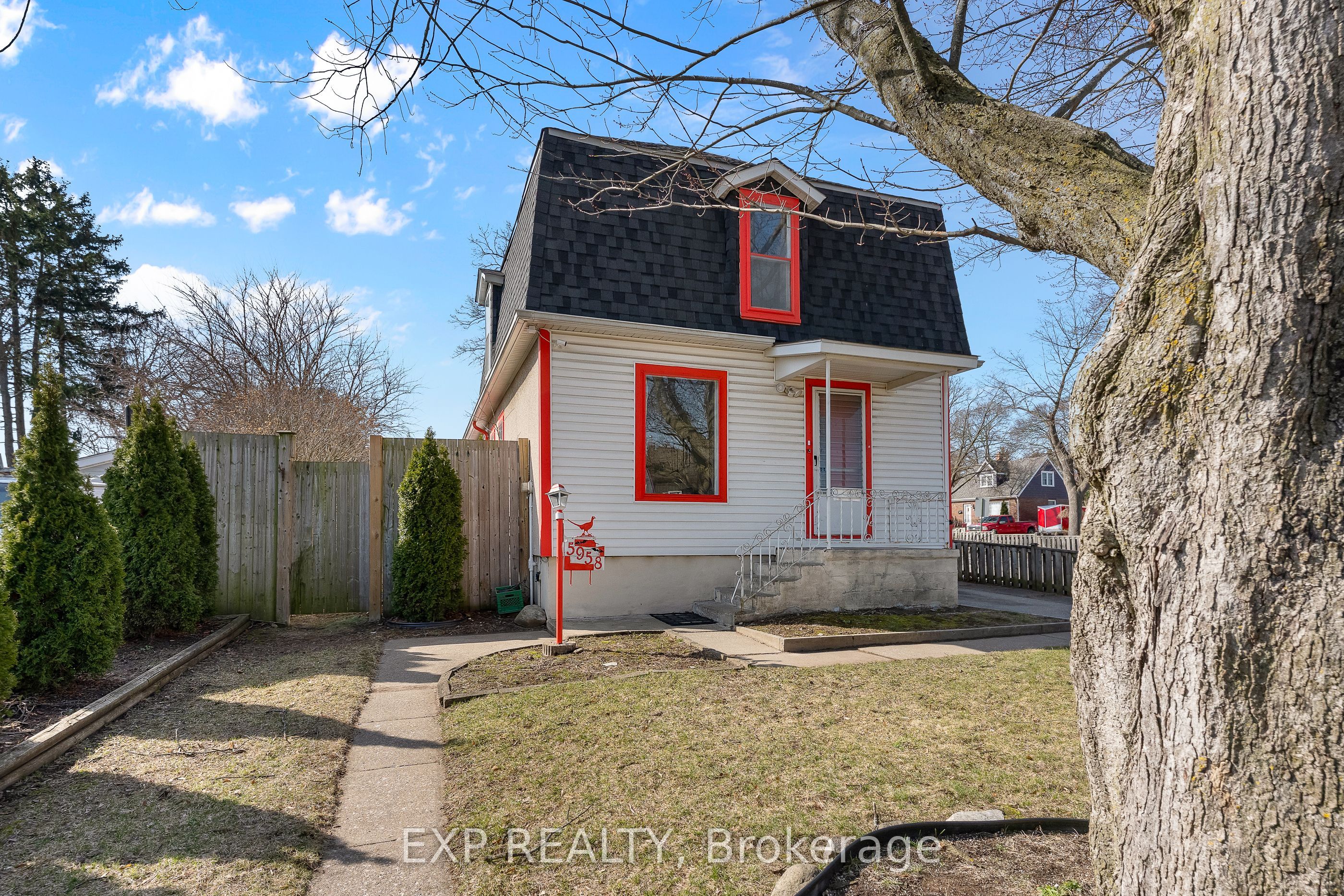 5958 Summer Street, Niagara Falls, ON L2G 1M3 photo 2