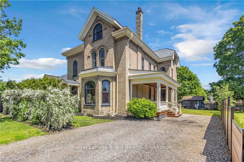 18 Hawarden Avenue, Brantford, ON N3T 4H3