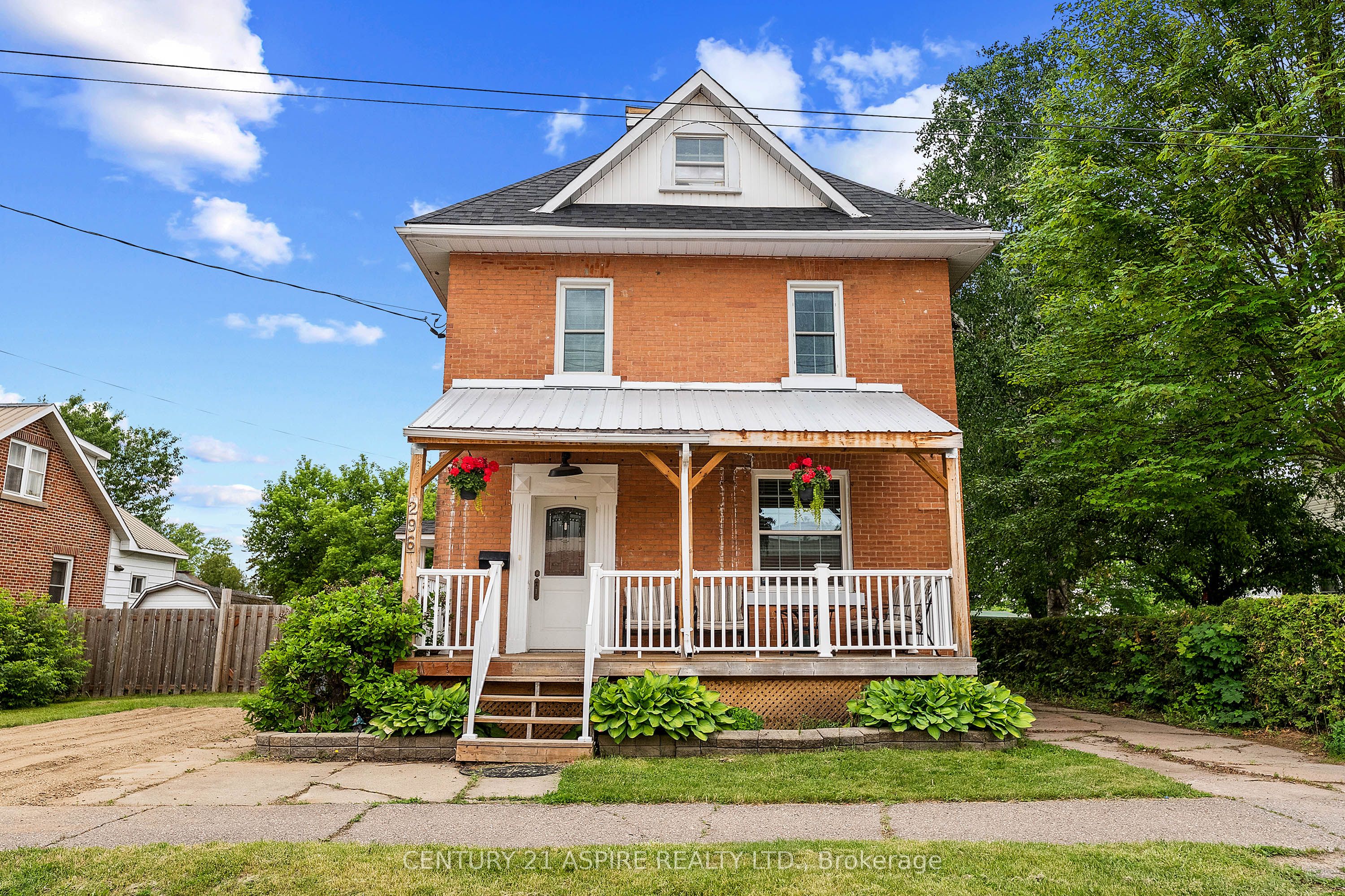 296 First Avenue N, Pembroke, ON K8A 5C2 photo 2