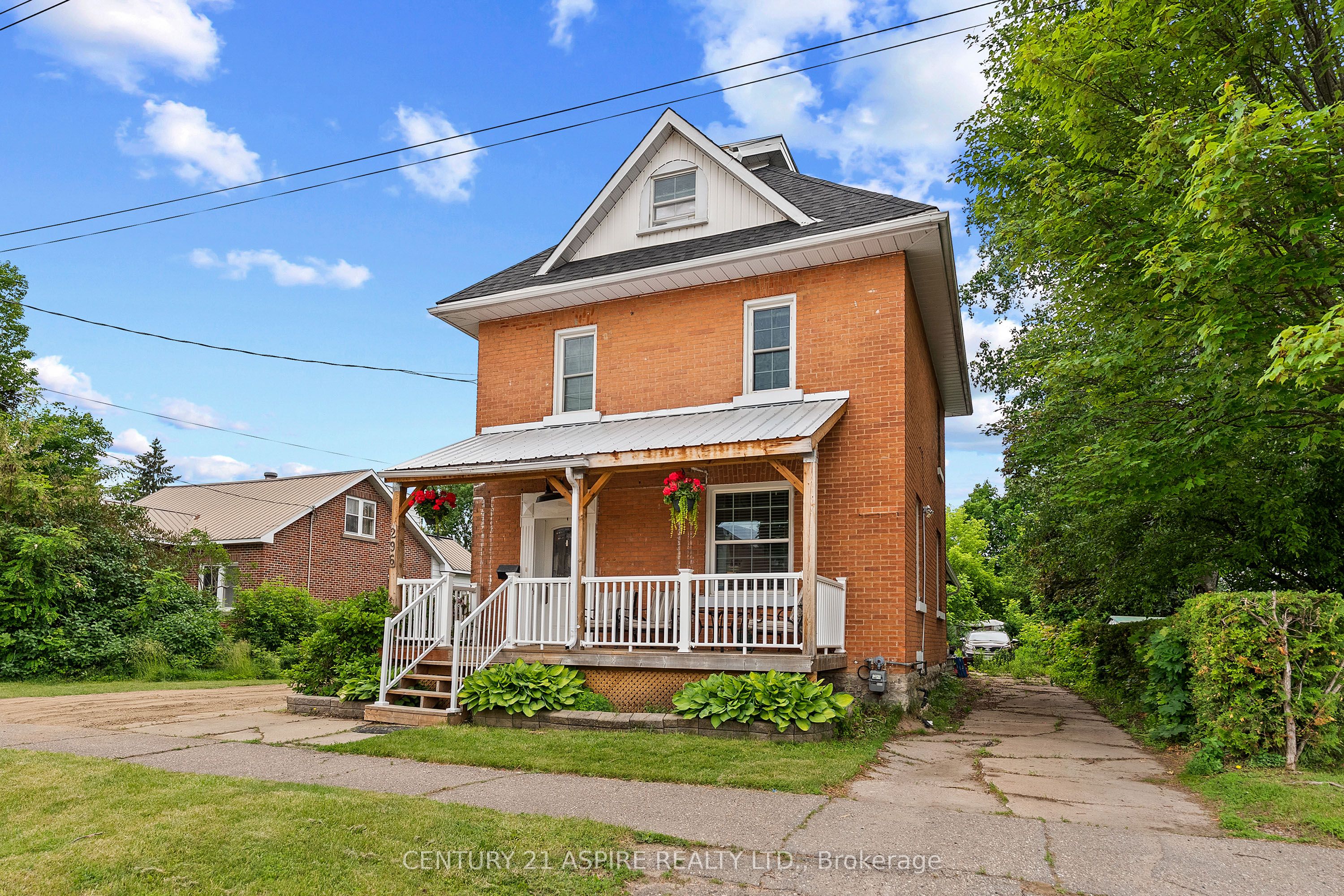 296 First Avenue N, Pembroke, ON K8A 5C2 photo 3