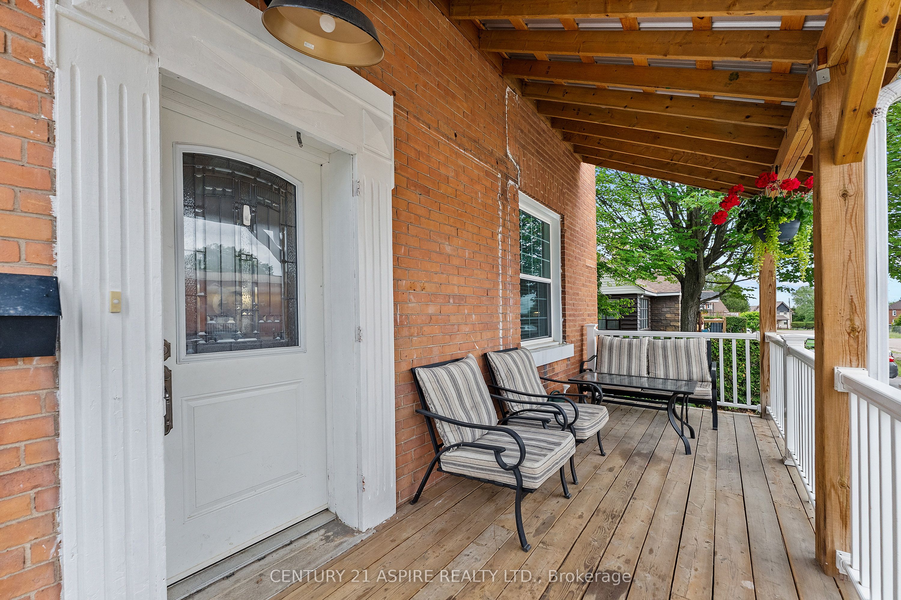 296 First Avenue N, Pembroke, ON K8A 5C2 photo 4