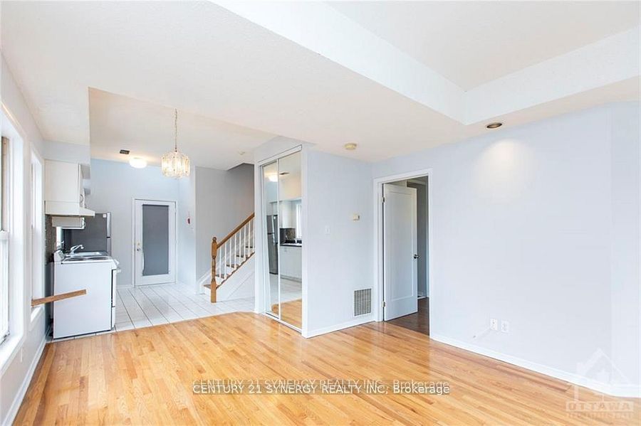 450 Maclaren Street 11, Ottawa Centre, ON K1R 5K6 photo 4