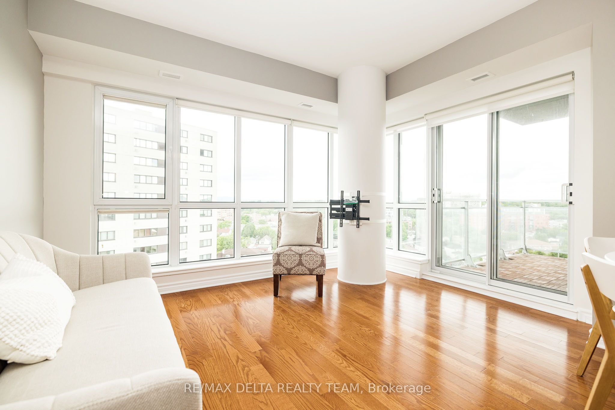 70 Landry Street 1207, Vanier and Kingsview Park, ON K1L 0A8 photo 3
