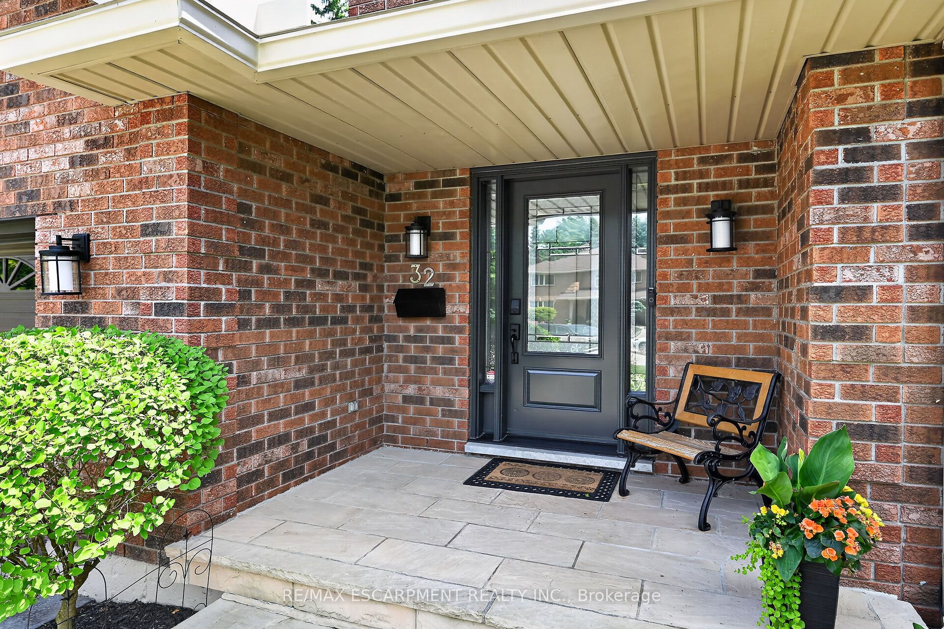 32 Symphony Place, Hamilton, ON L9G 4V6 photo 2