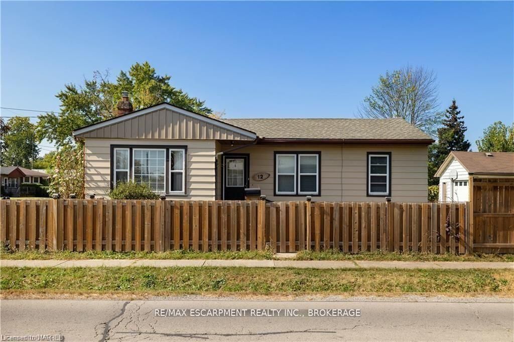 12 Ferndale Avenue Lower, St. Catharines, ON L2P 1V3